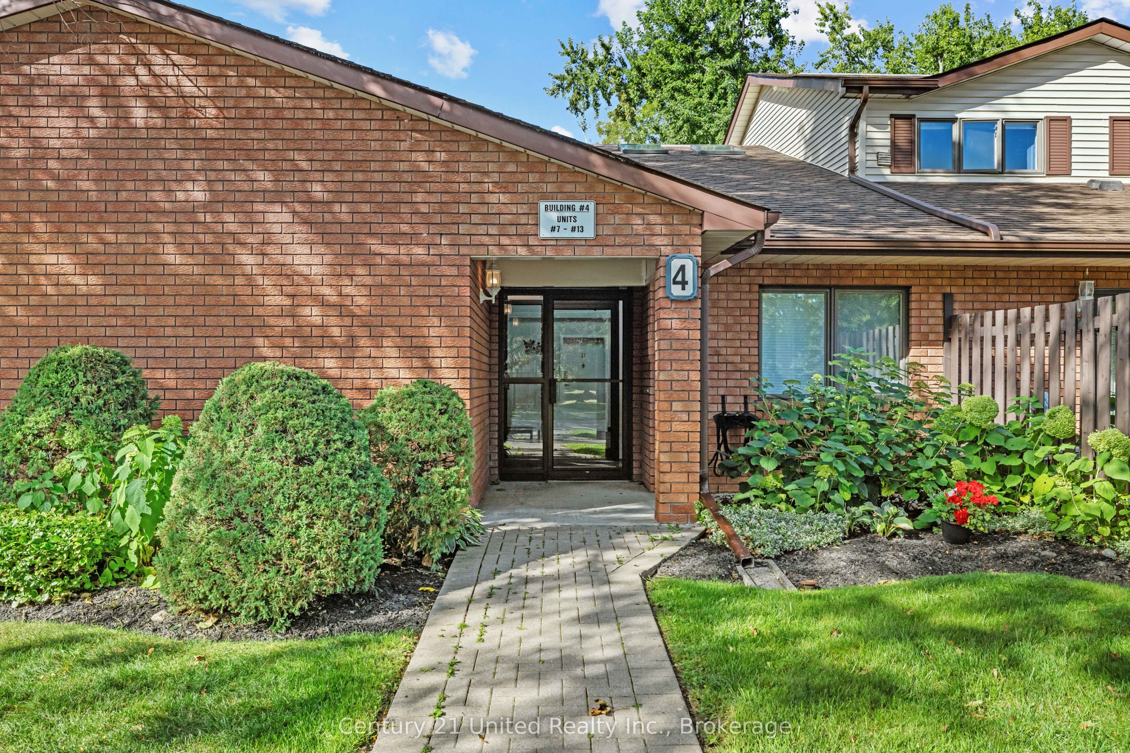 36 Champlain Crescent 10 Property Photo 2