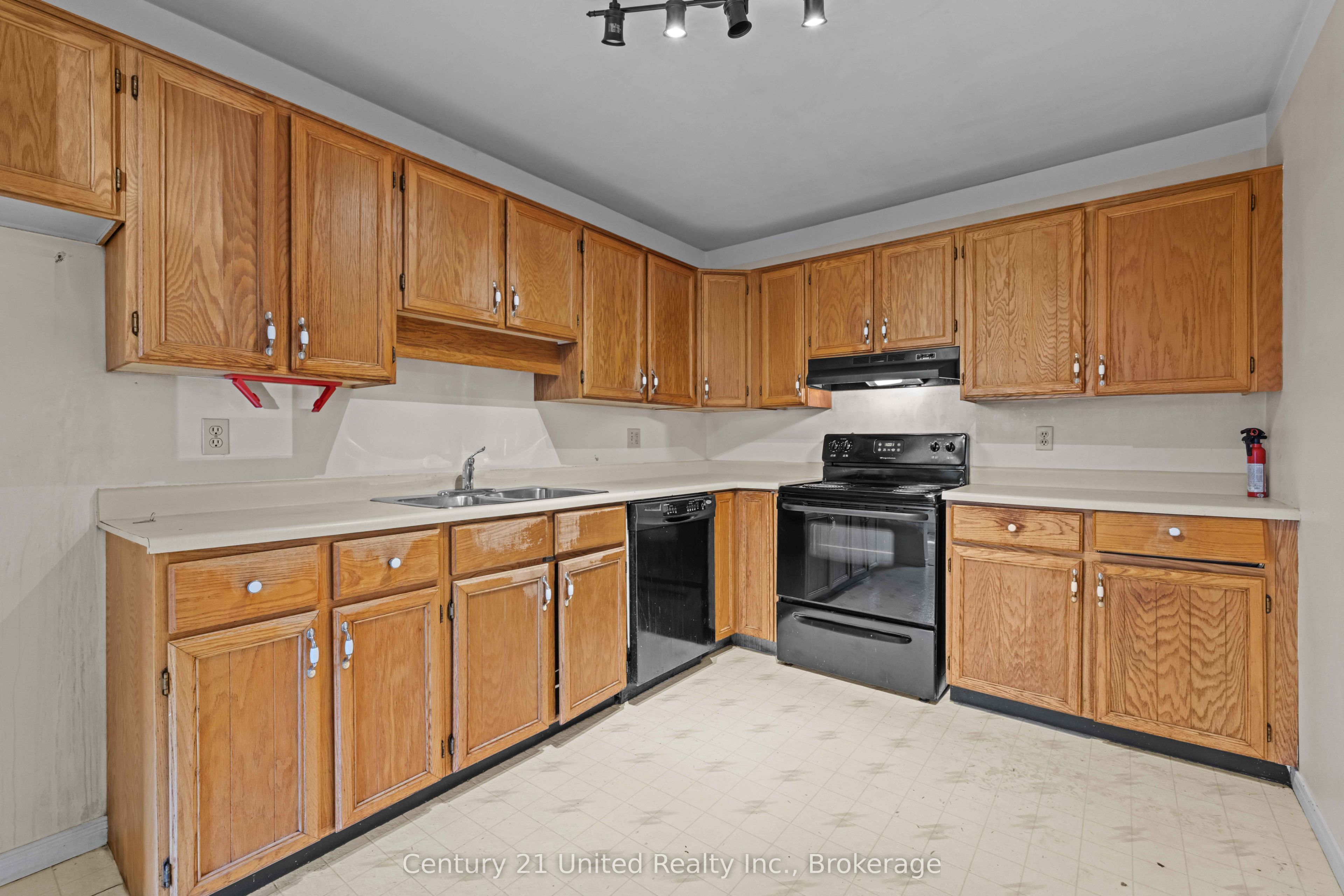 36 Champlain Crescent 10 Property Photo 4