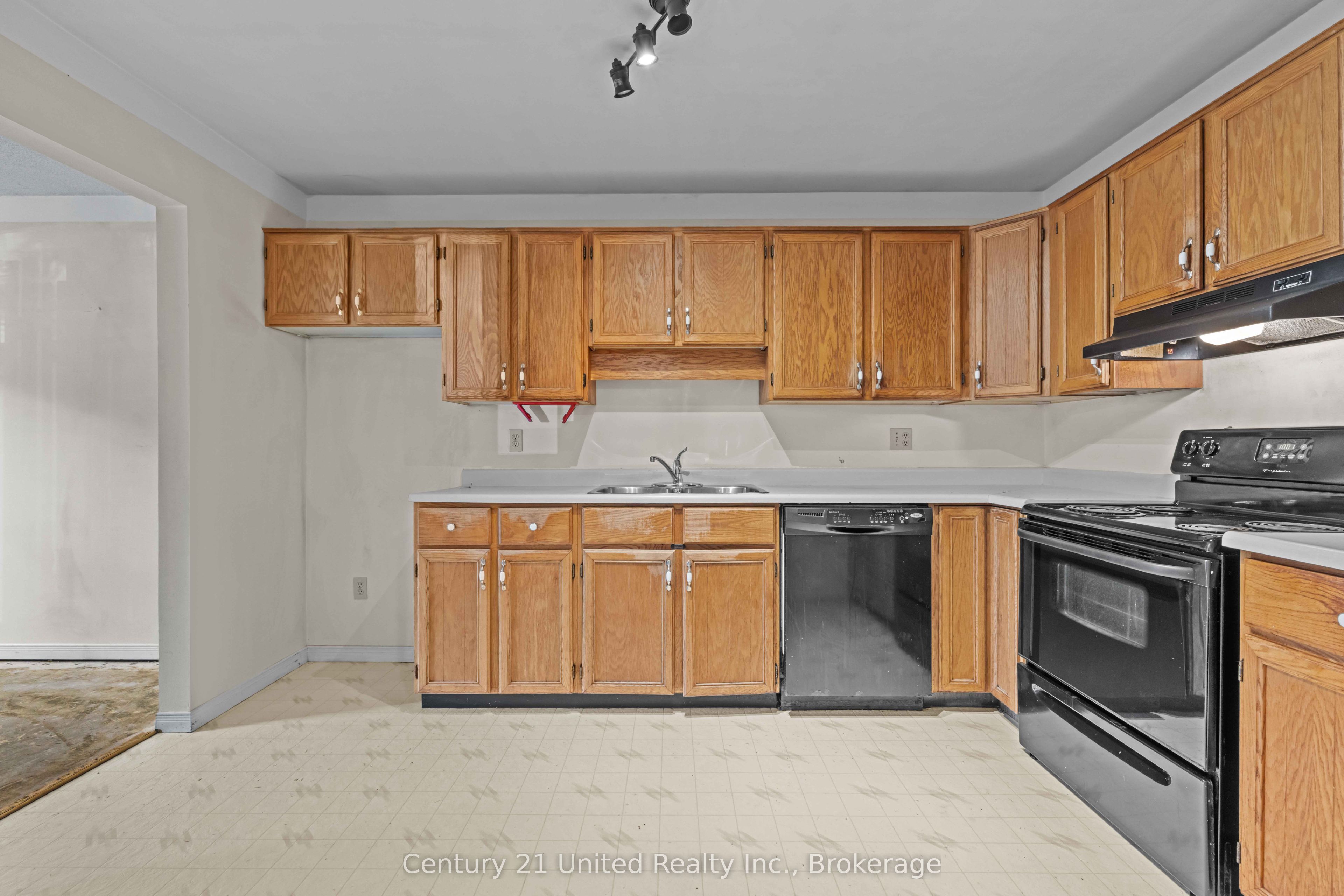 36 Champlain Crescent 10 Property Photo 5