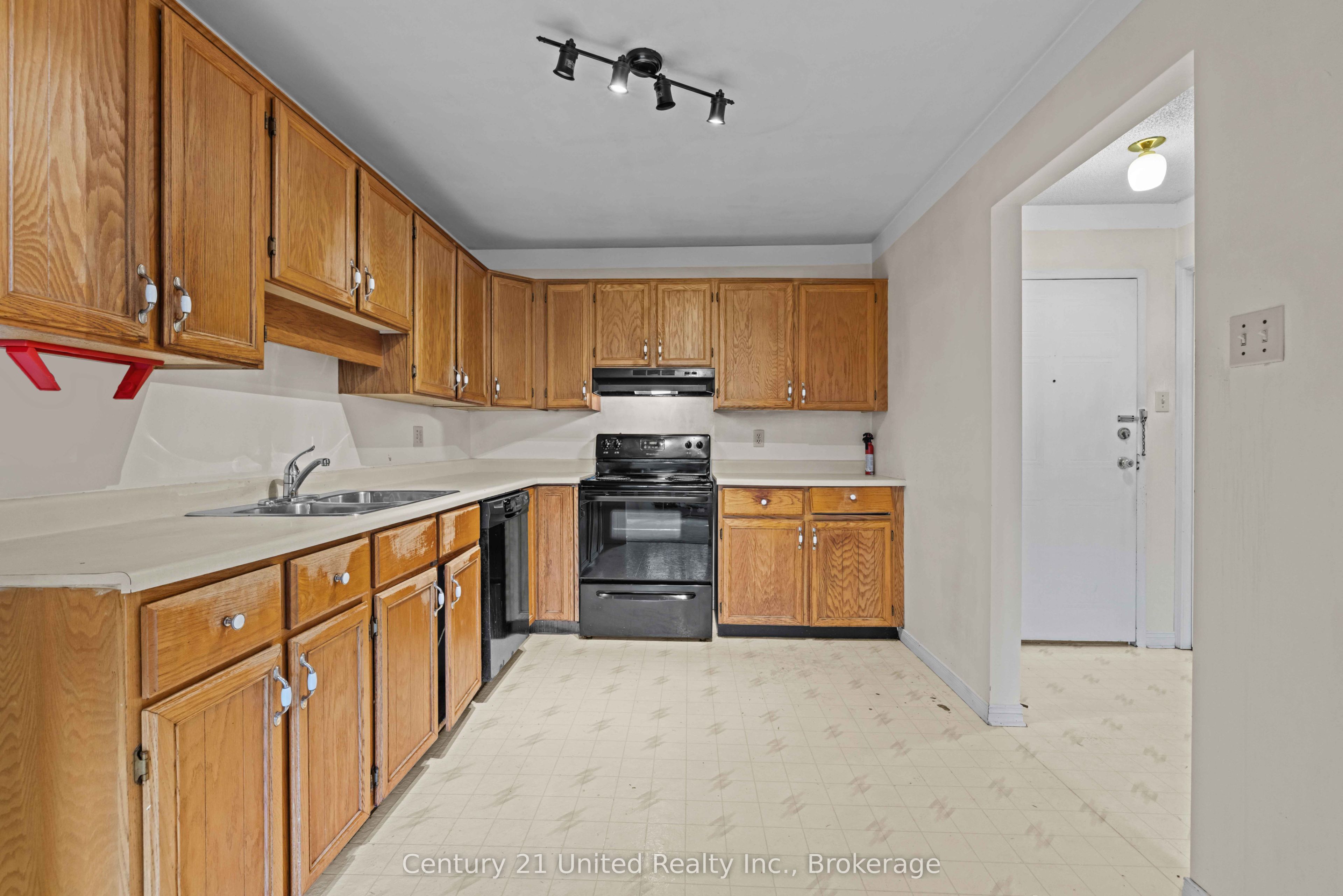 36 Champlain Crescent 10 Property Photo 6