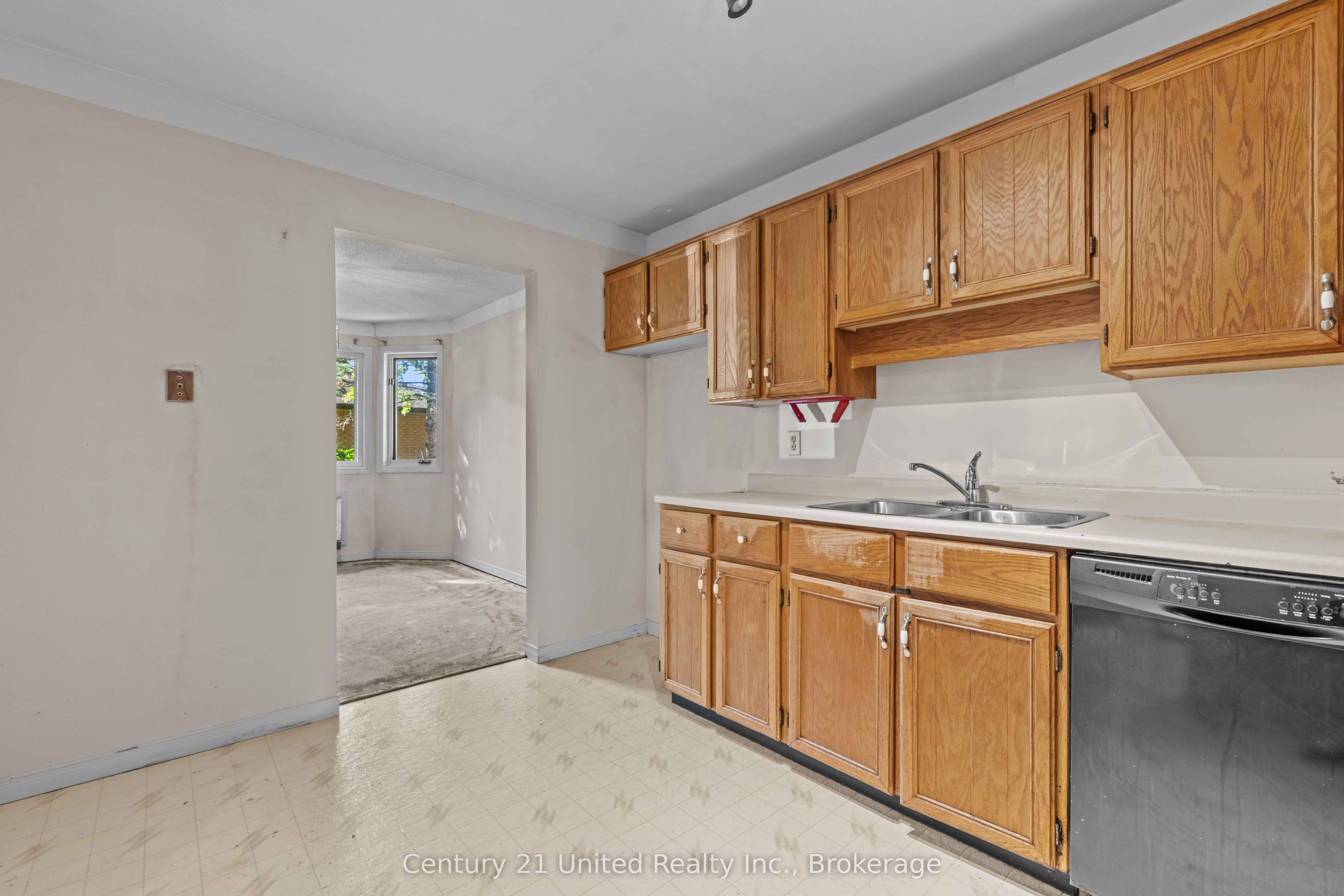 36 Champlain Crescent 10 Property Photo 7
