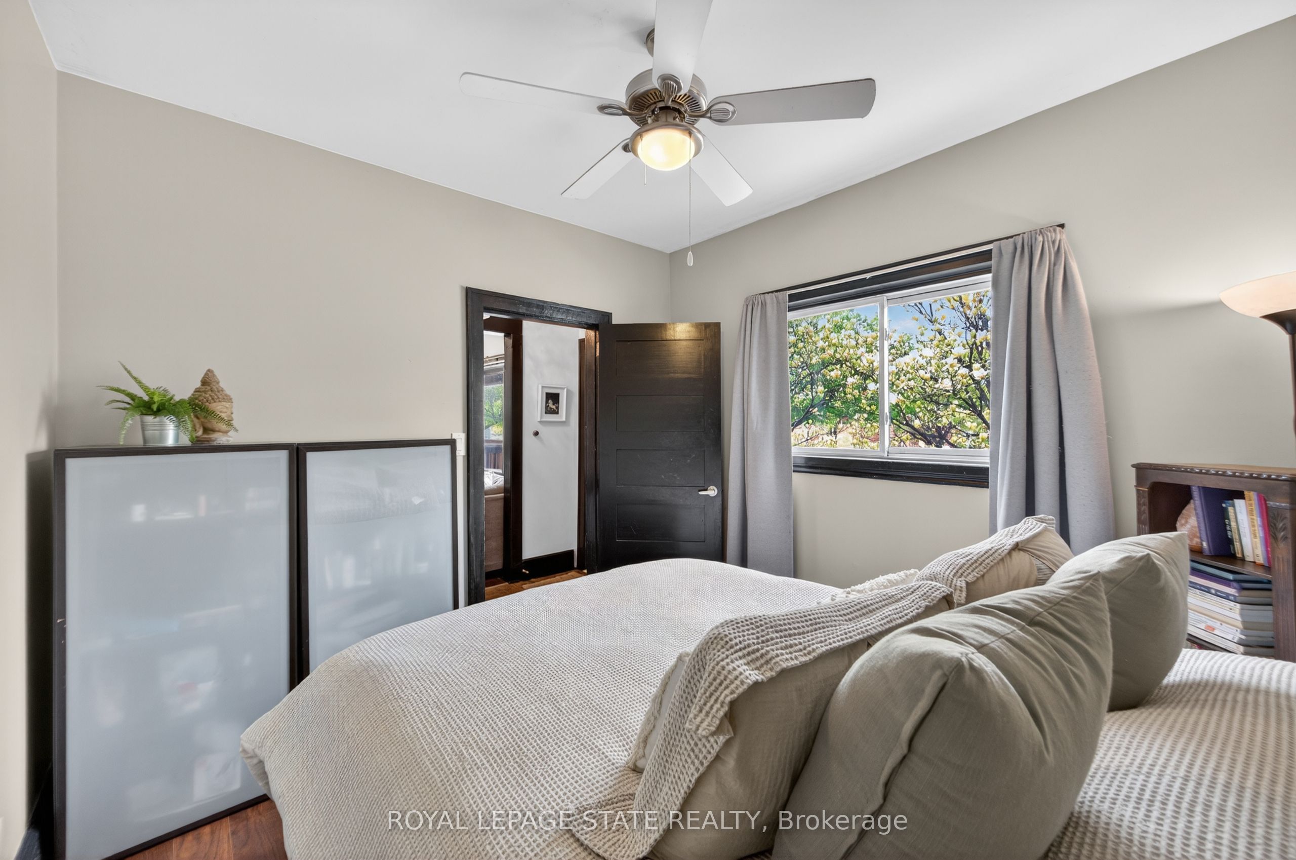 147 Strachan Street E Property Photo 10
