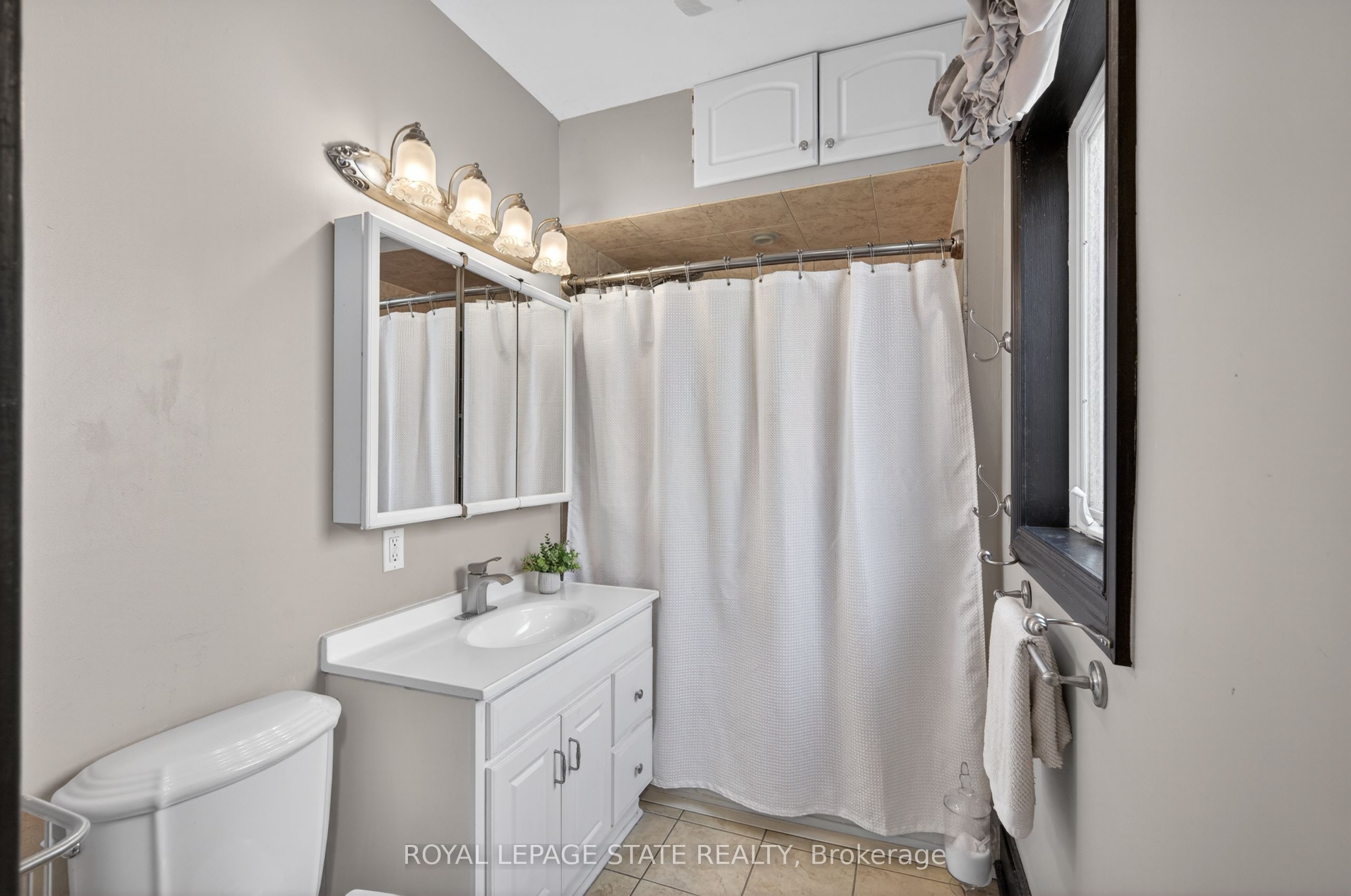 147 Strachan Street E Property Photo 11