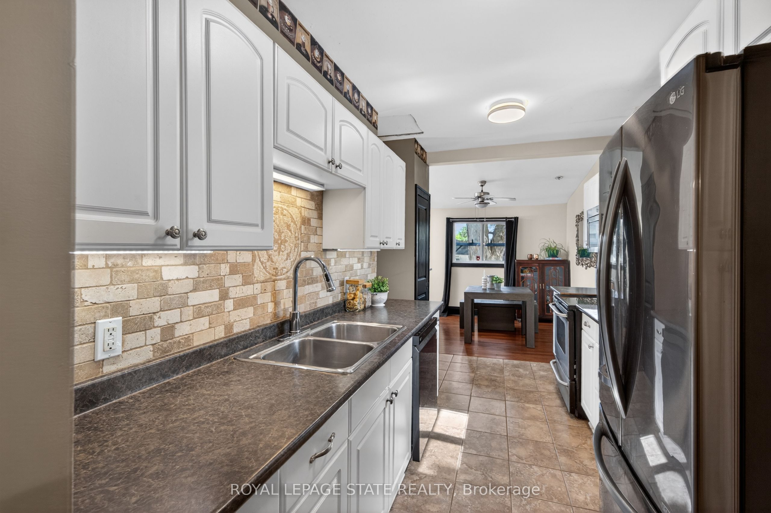 147 Strachan Street E Property Photo 14