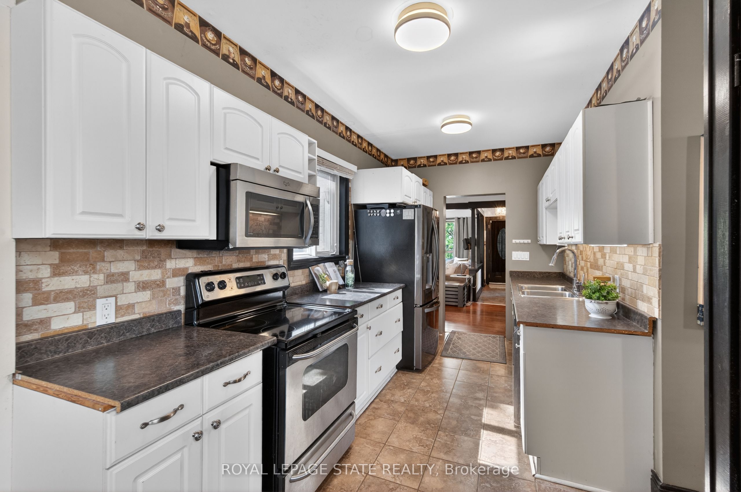 147 Strachan Street E Property Photo 18