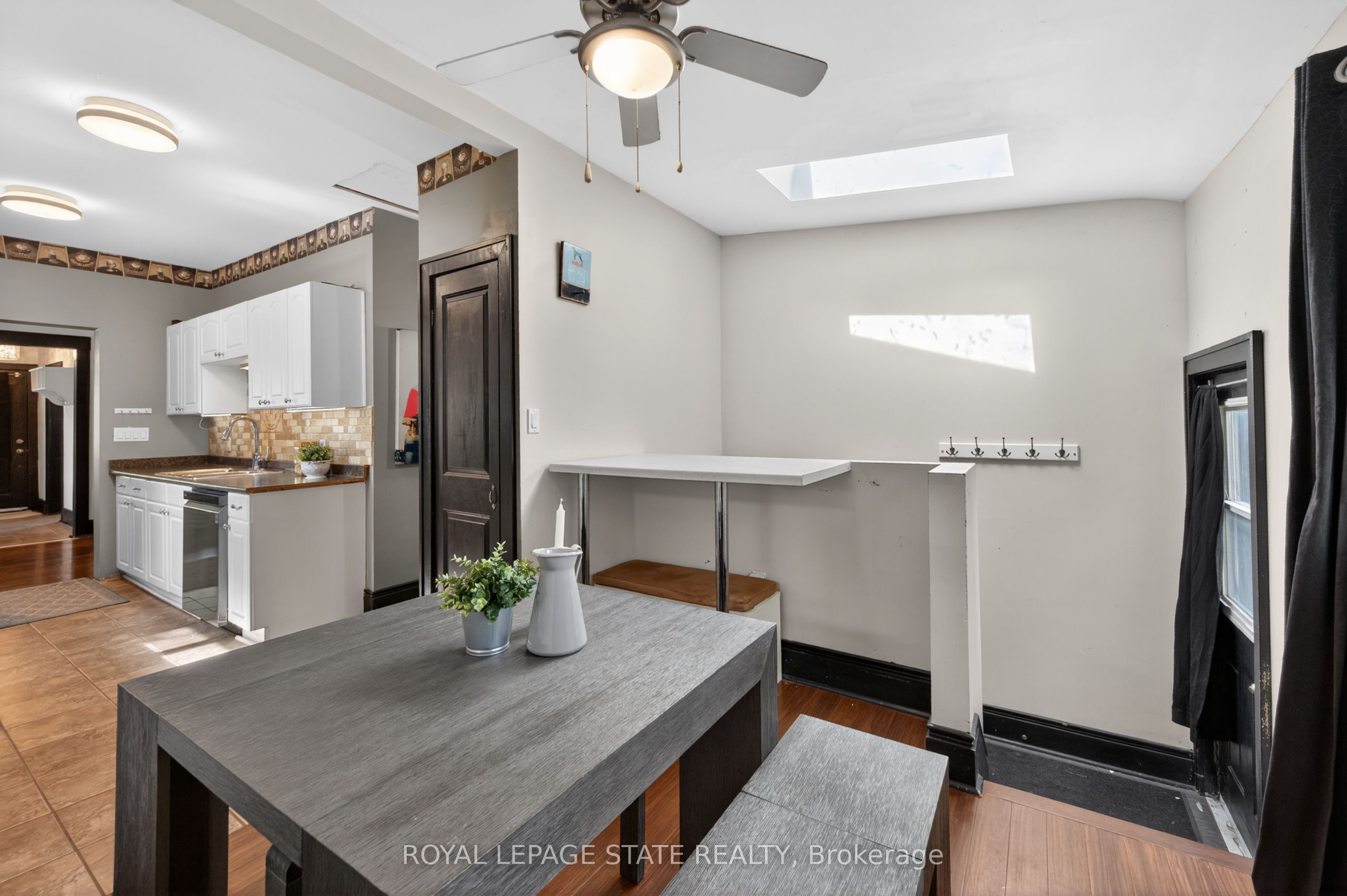 147 Strachan Street E Property Photo 20
