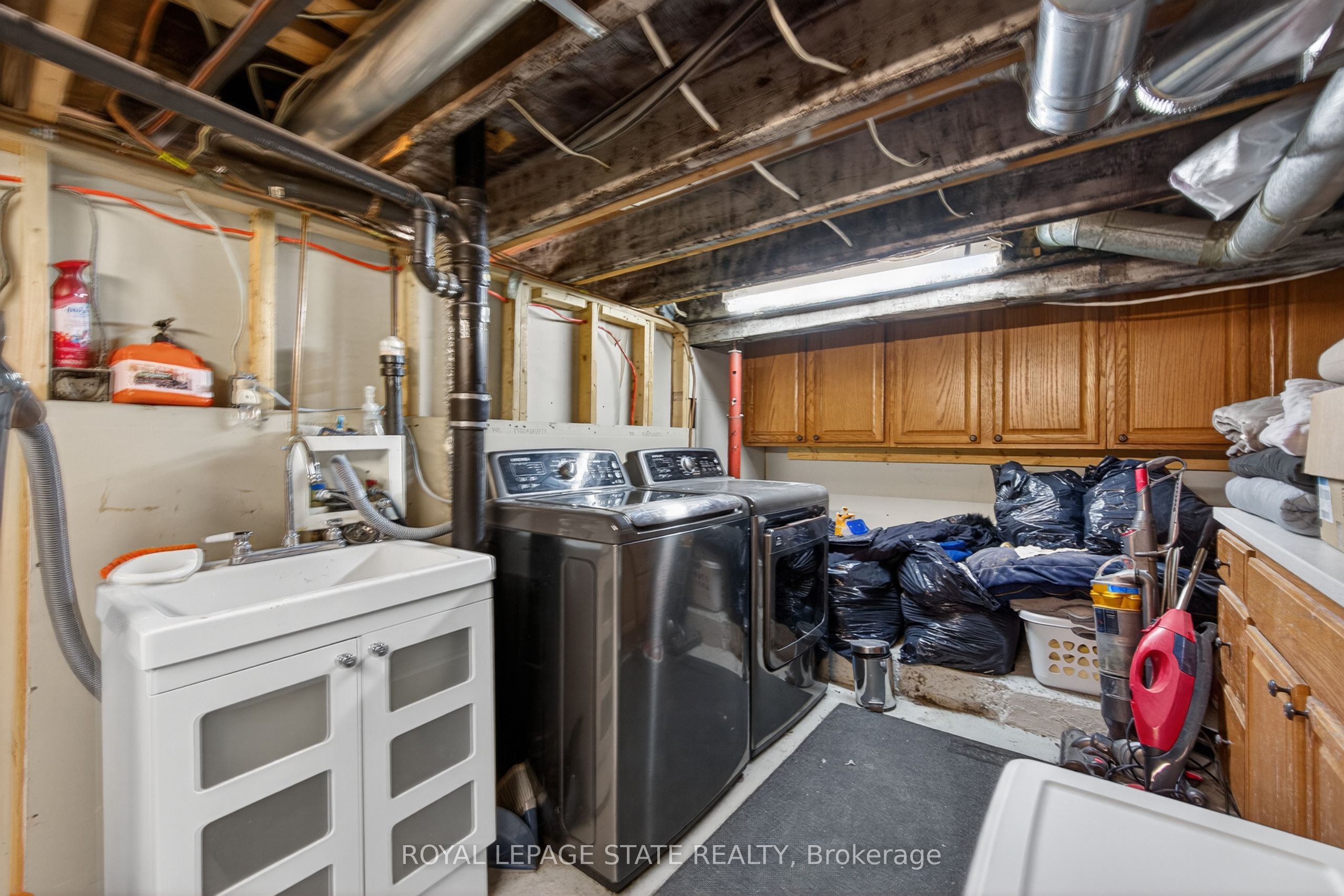 147 Strachan Street E Property Photo 22