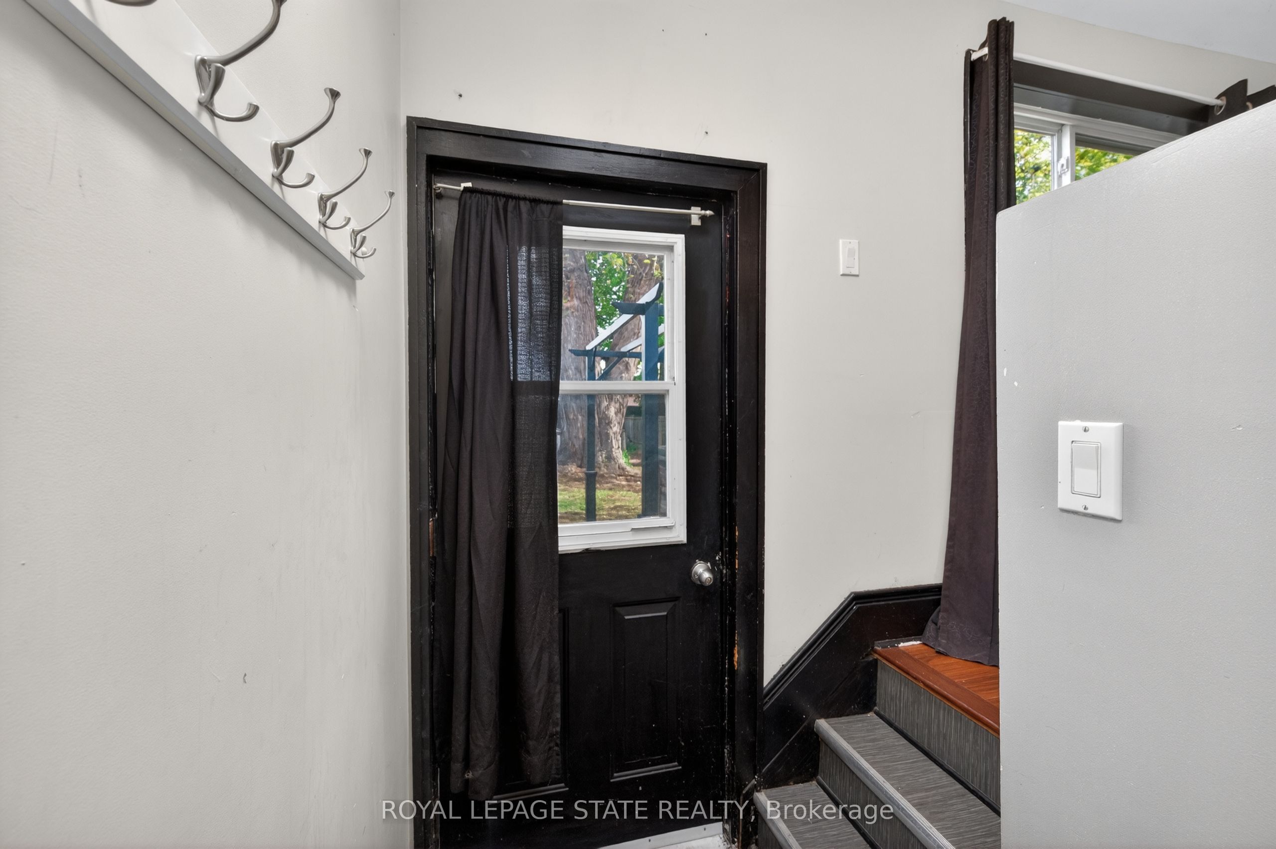 147 Strachan Street E Property Photo 23
