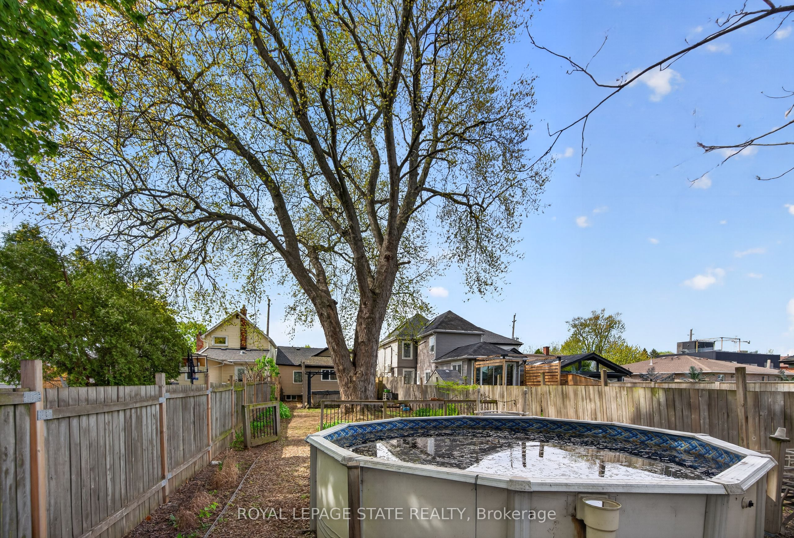 147 Strachan Street E Property Photo 27