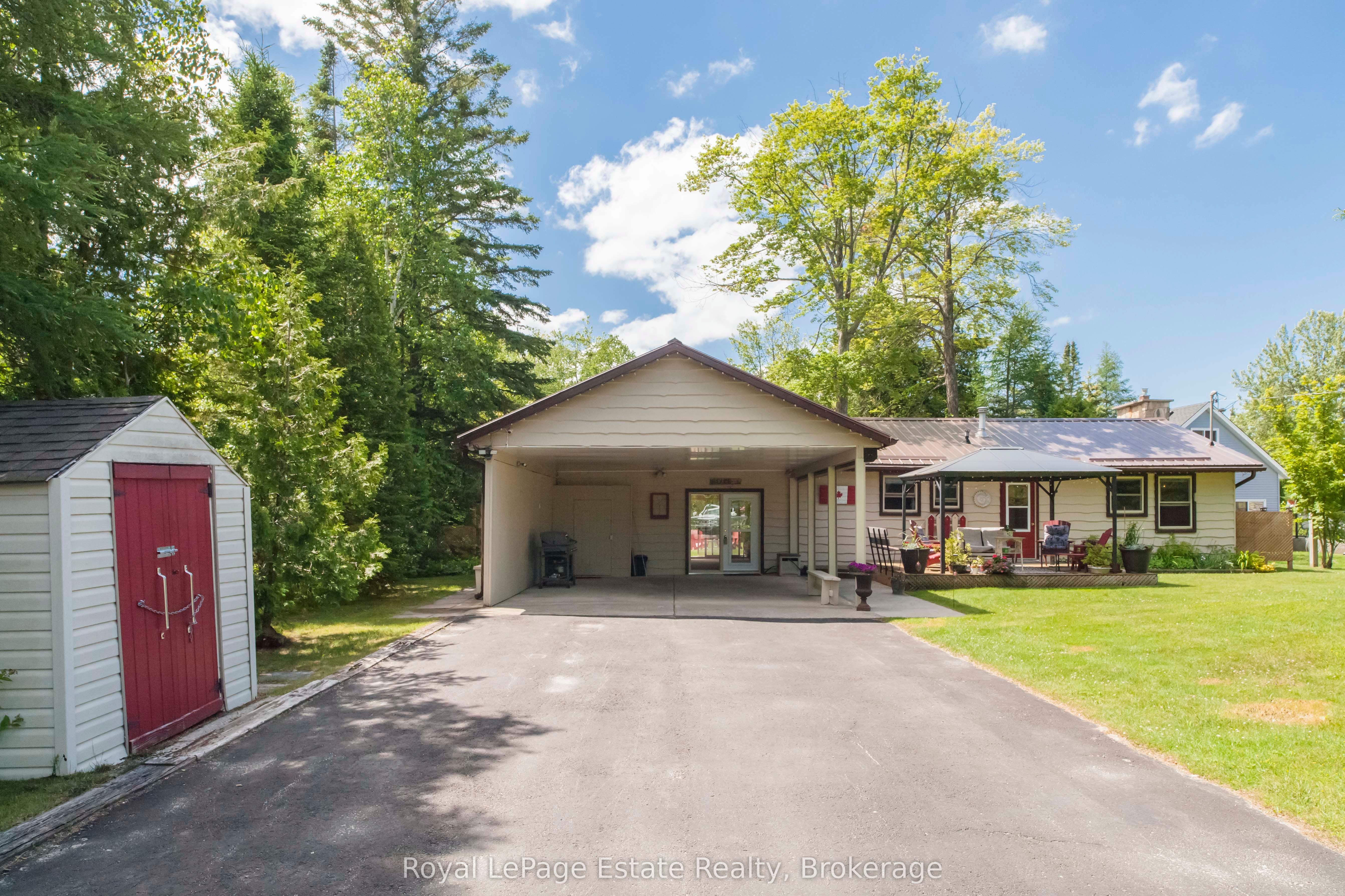 326 Lindsay Street Property Photo 1