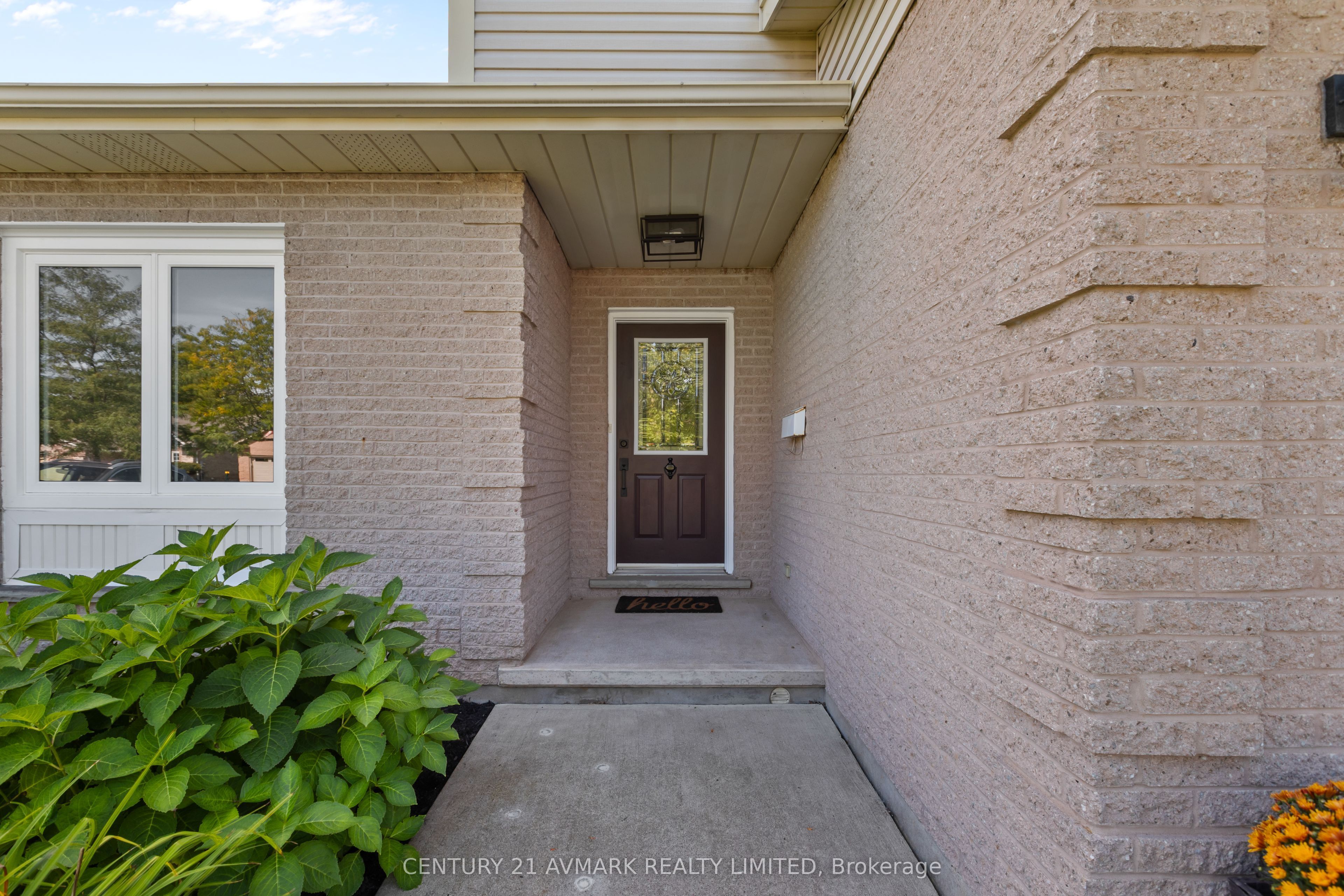 65 Wellandvale Drive Property Photo 3