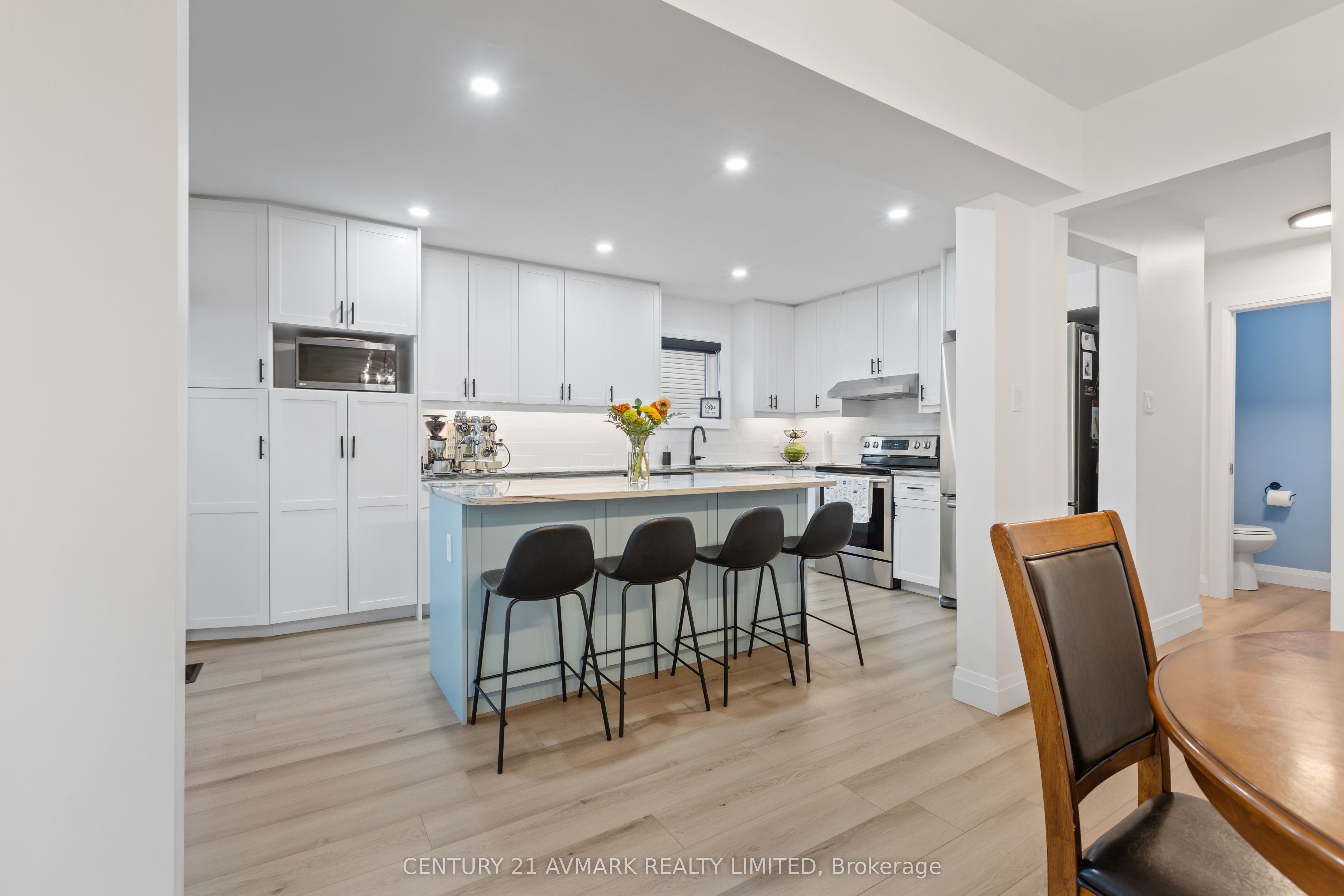 65 Wellandvale Drive Property Photo 14