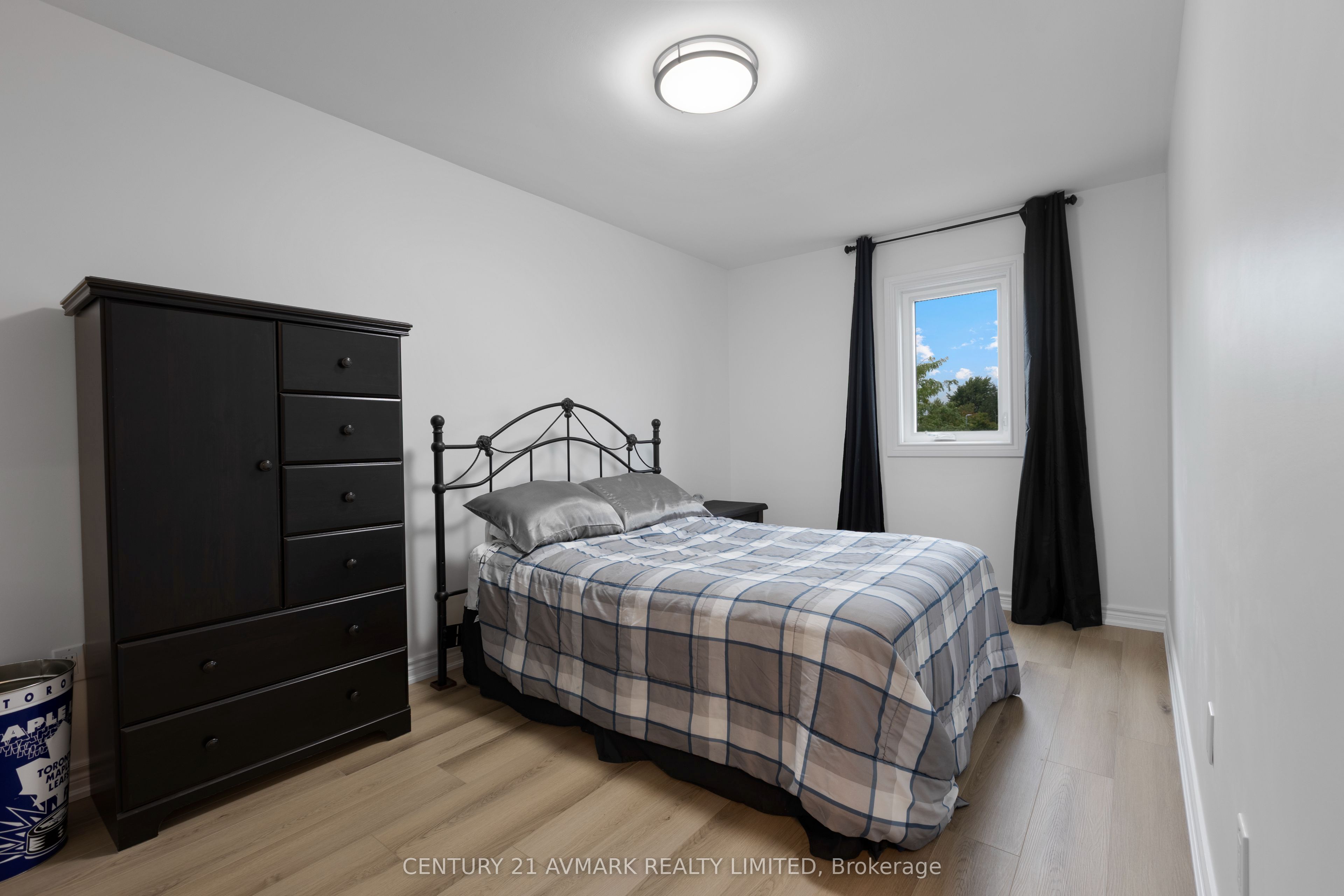 65 Wellandvale Drive Property Photo 24