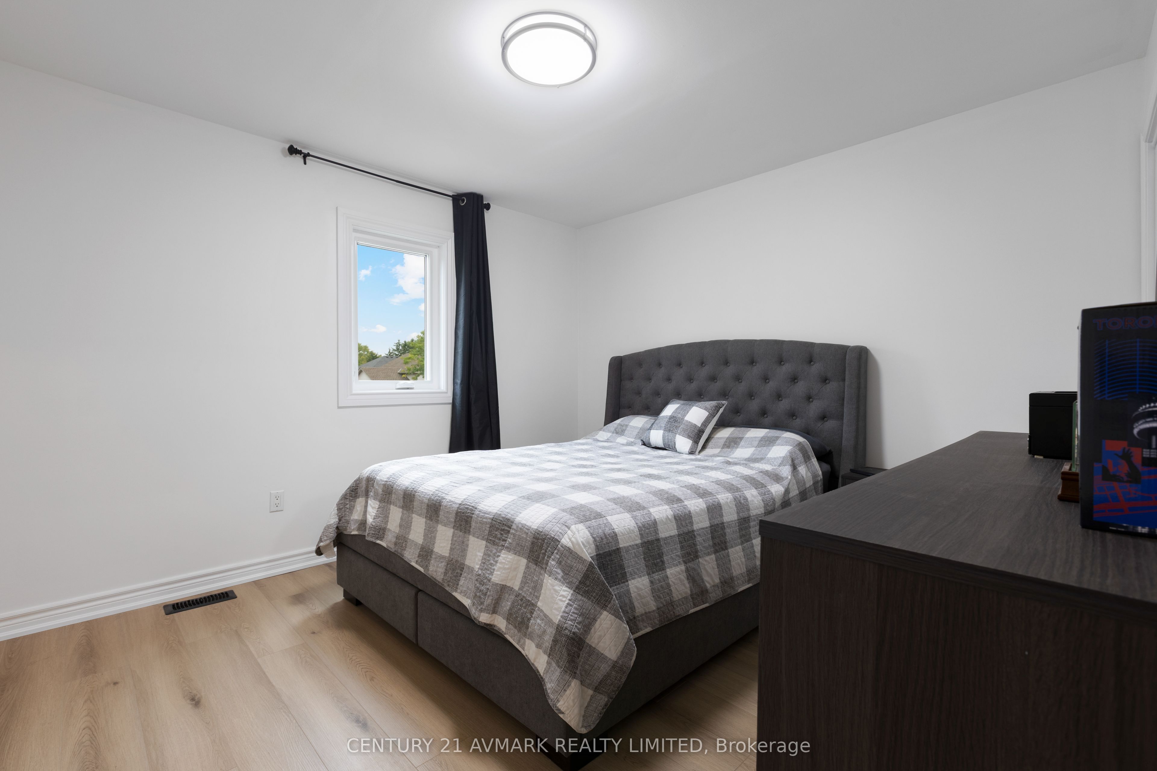 65 Wellandvale Drive Property Photo 25