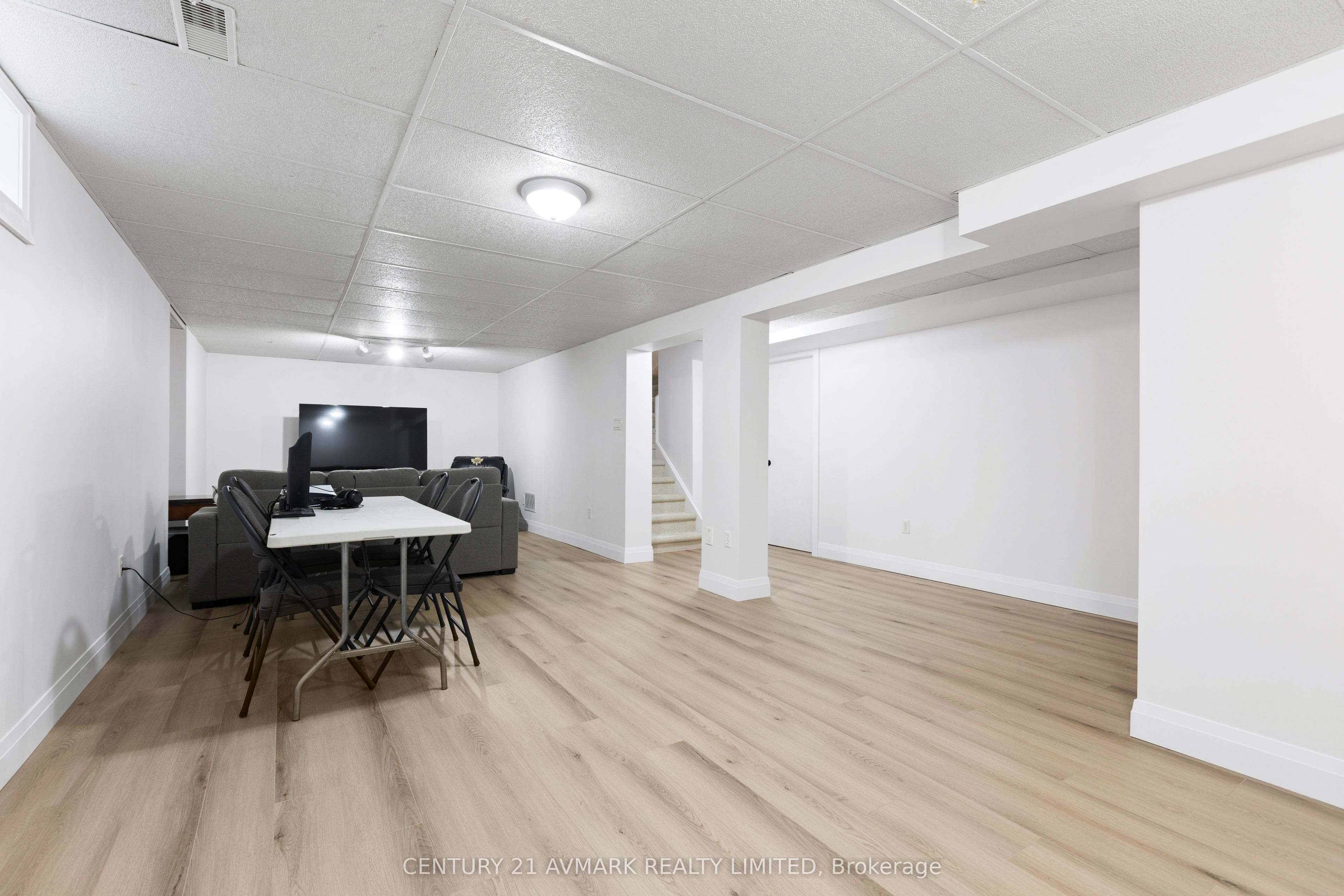 65 Wellandvale Drive Property Photo 27