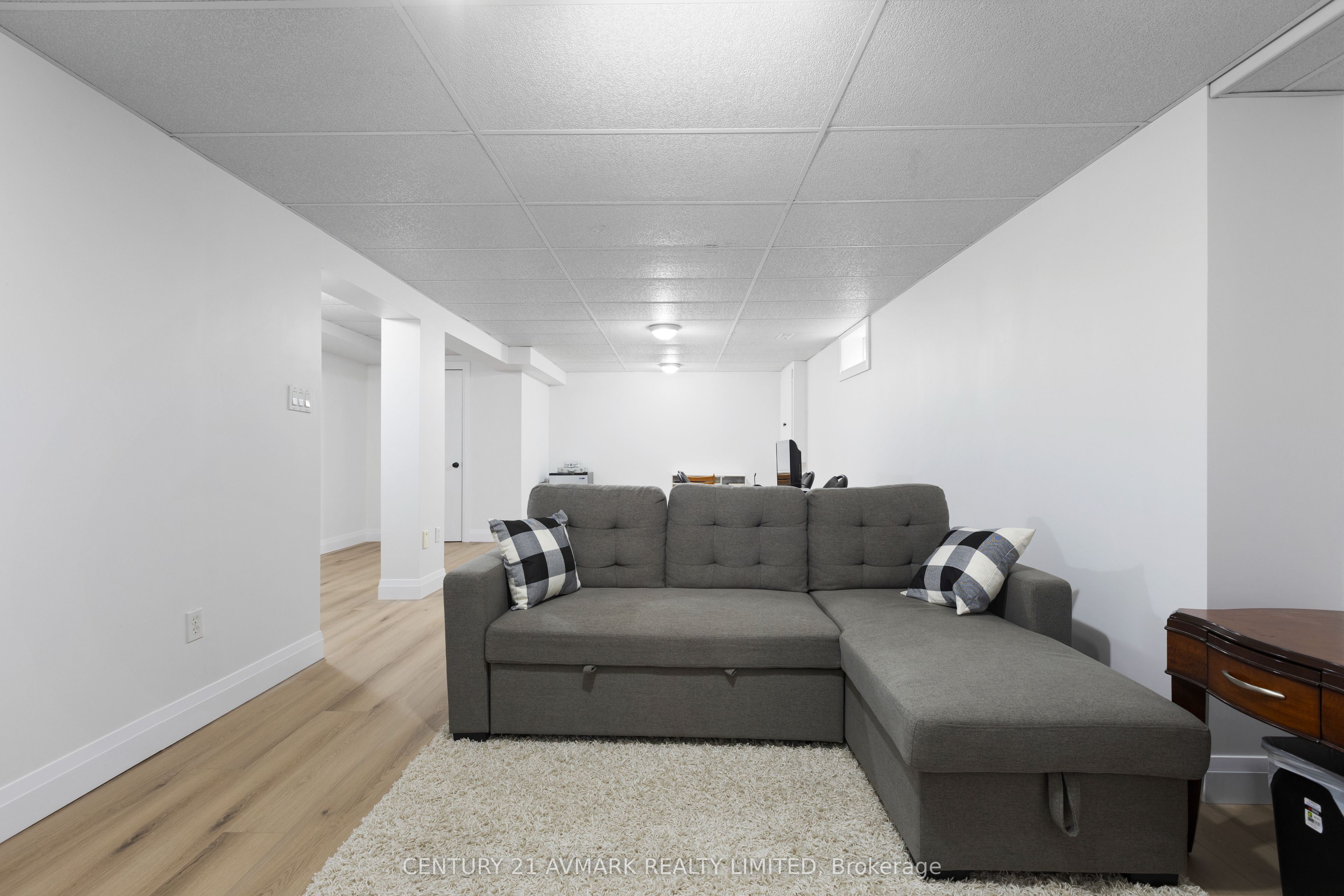 65 Wellandvale Drive Property Photo 28