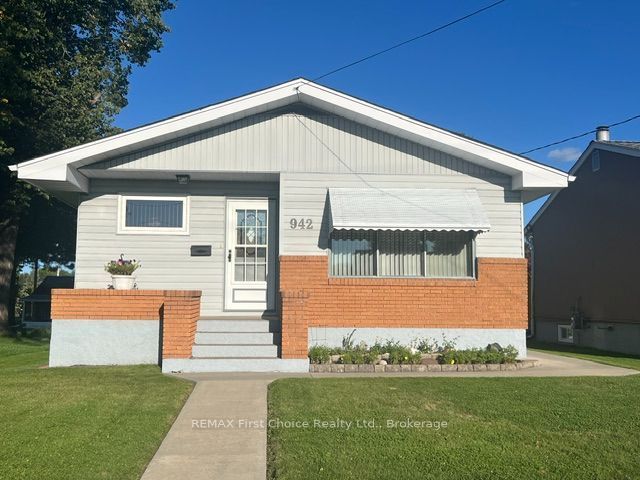 942 Crowe Avenue Property Photo 1