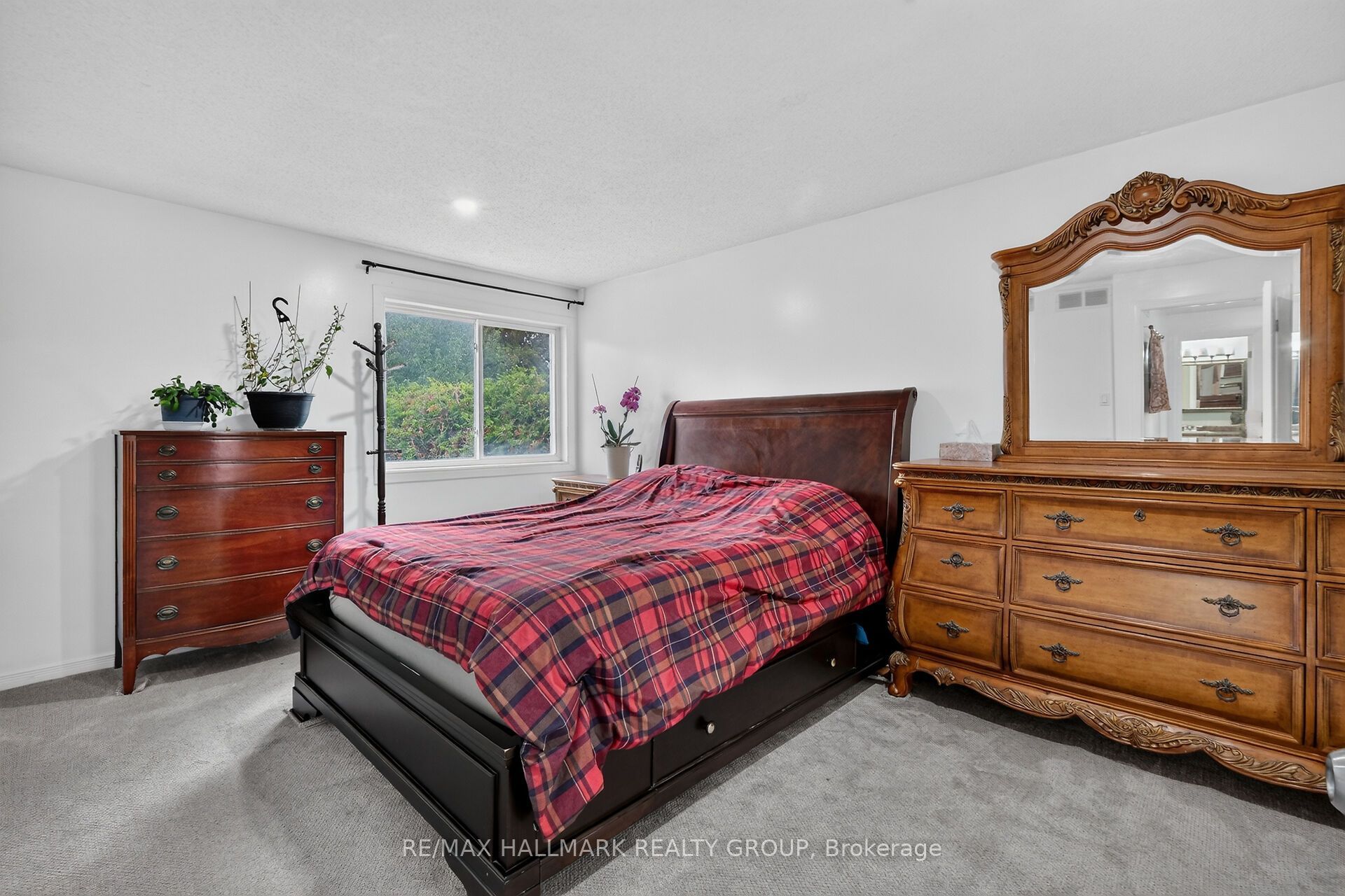 502 Rougemount Crescent Property Photo 20