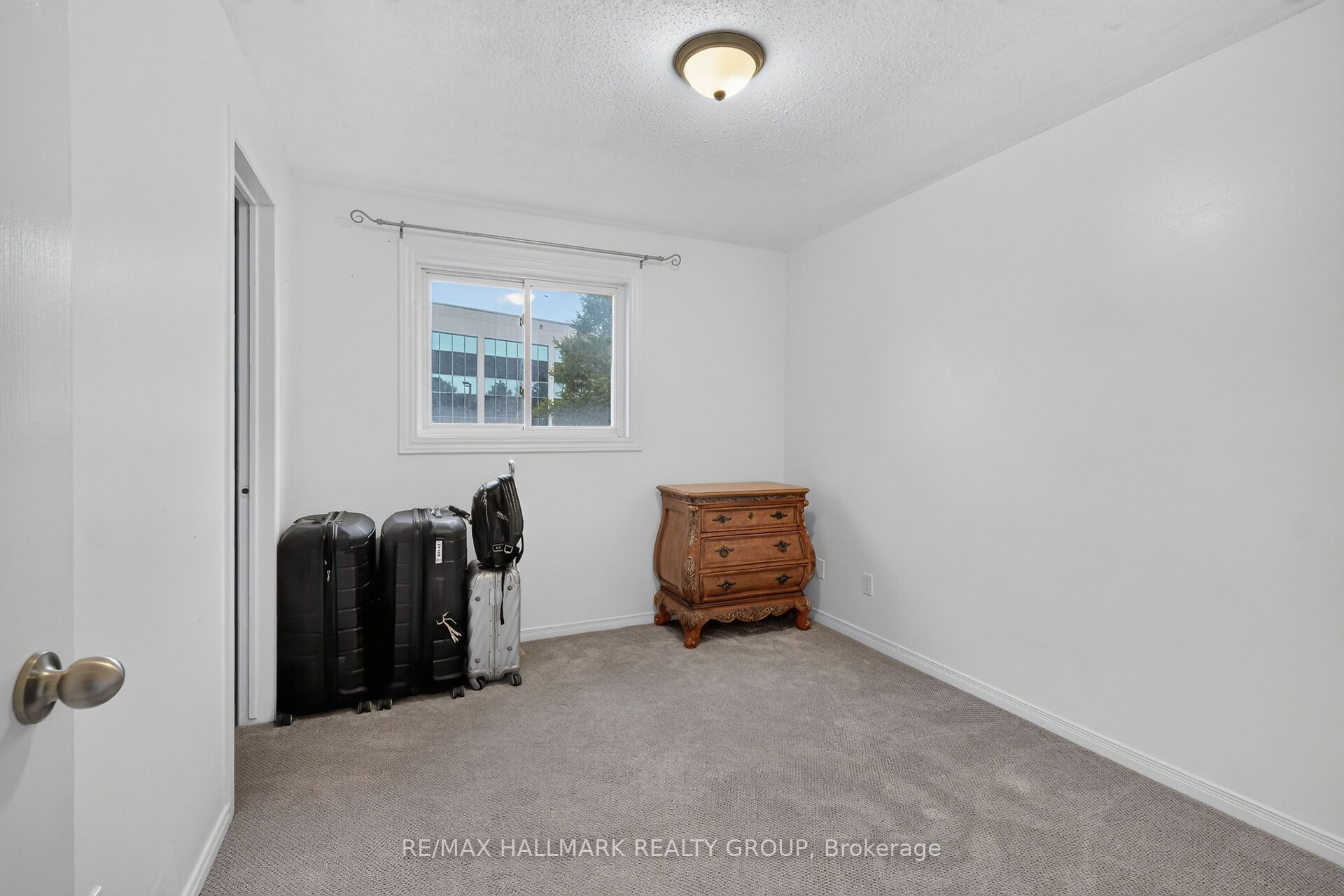 502 Rougemount Crescent Property Photo 27