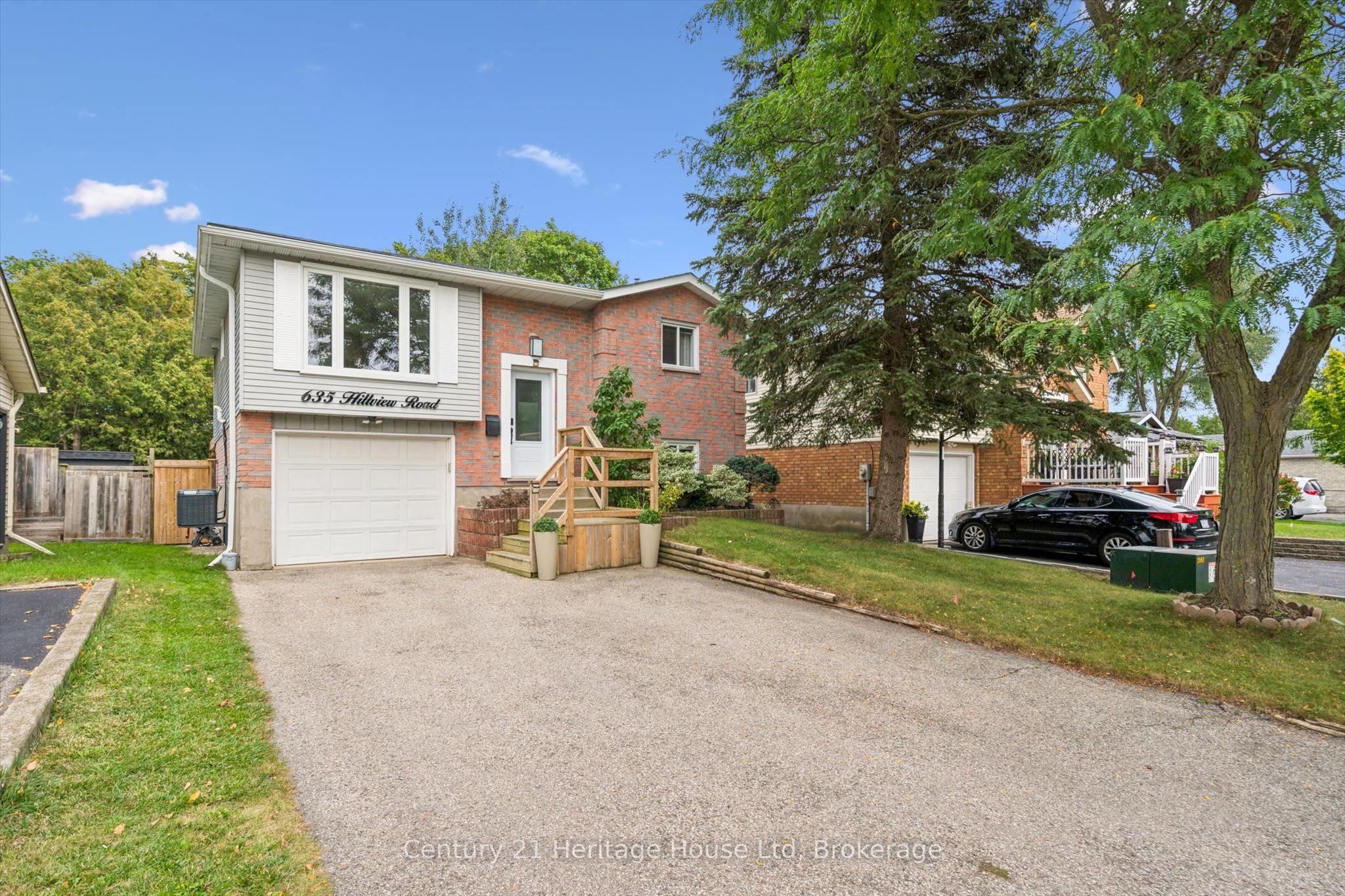 635 Hillview Road Property Photo 2