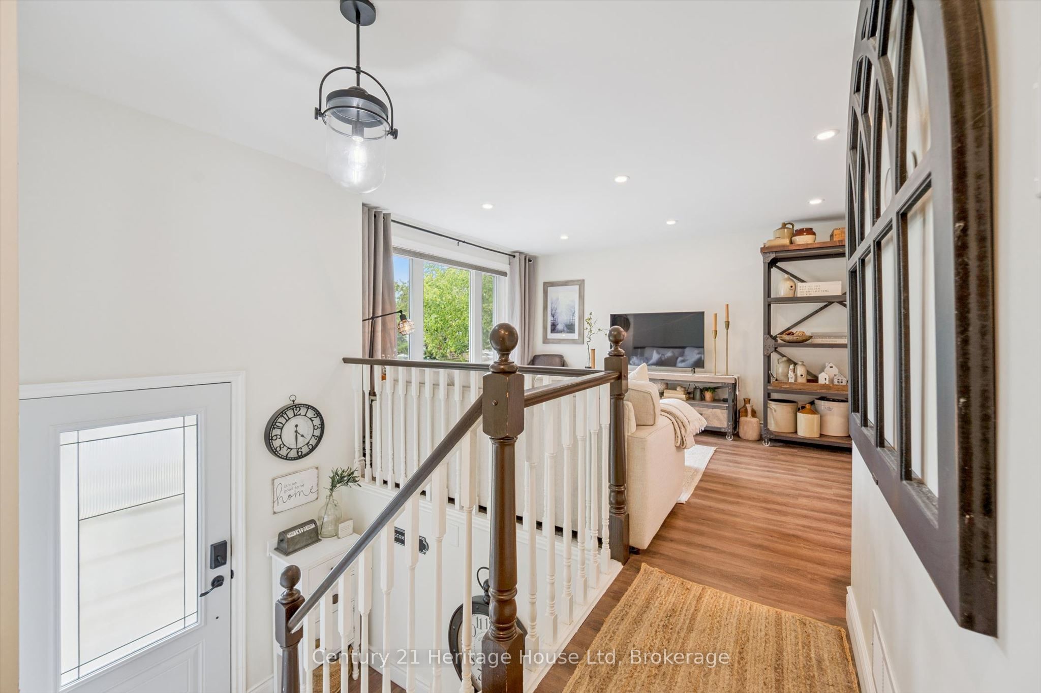 635 Hillview Road Property Photo 3
