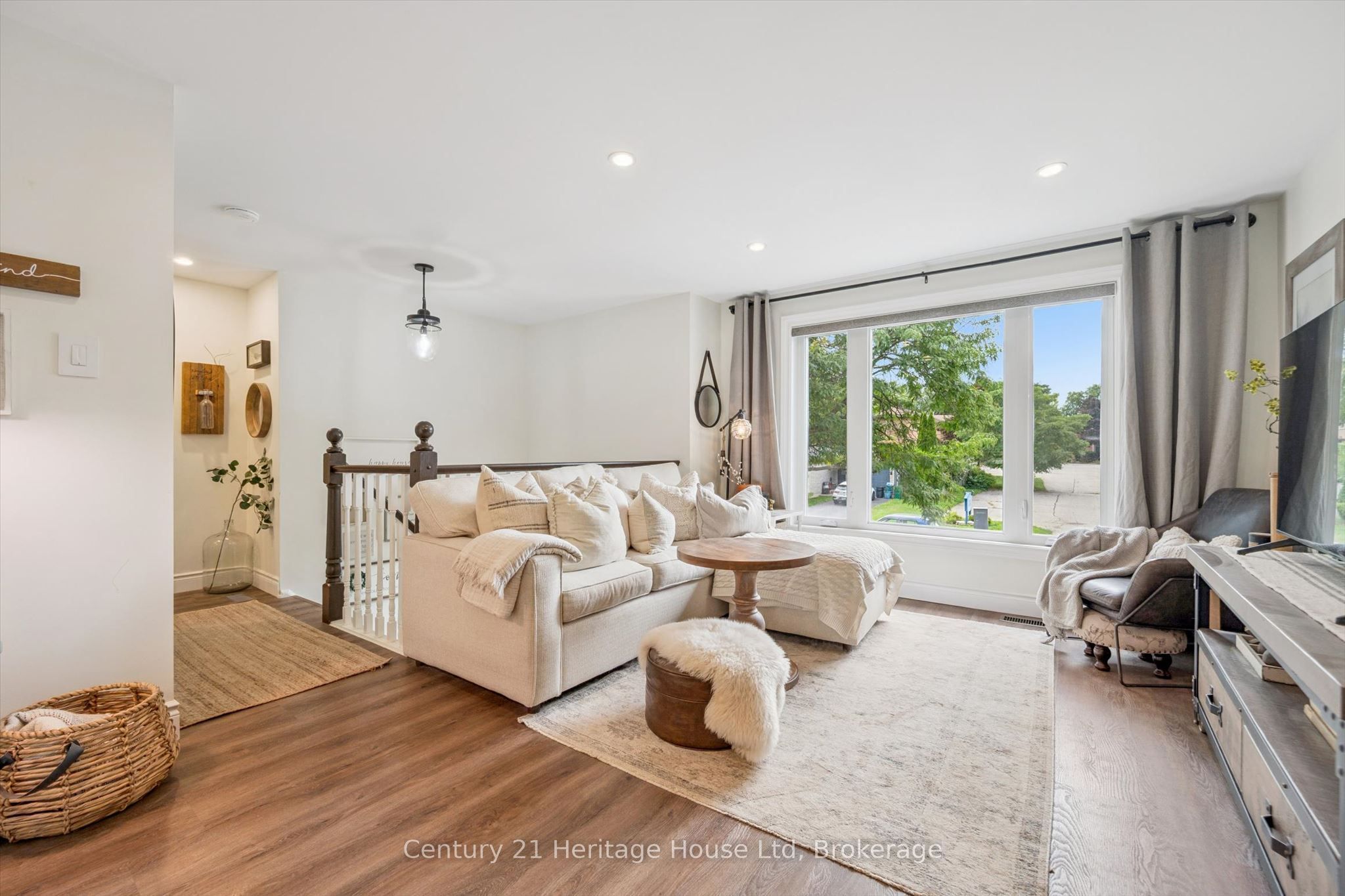 635 Hillview Road Property Photo 4