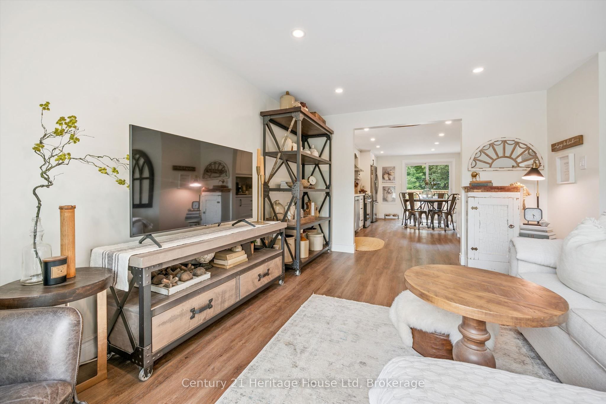635 Hillview Road Property Photo 7