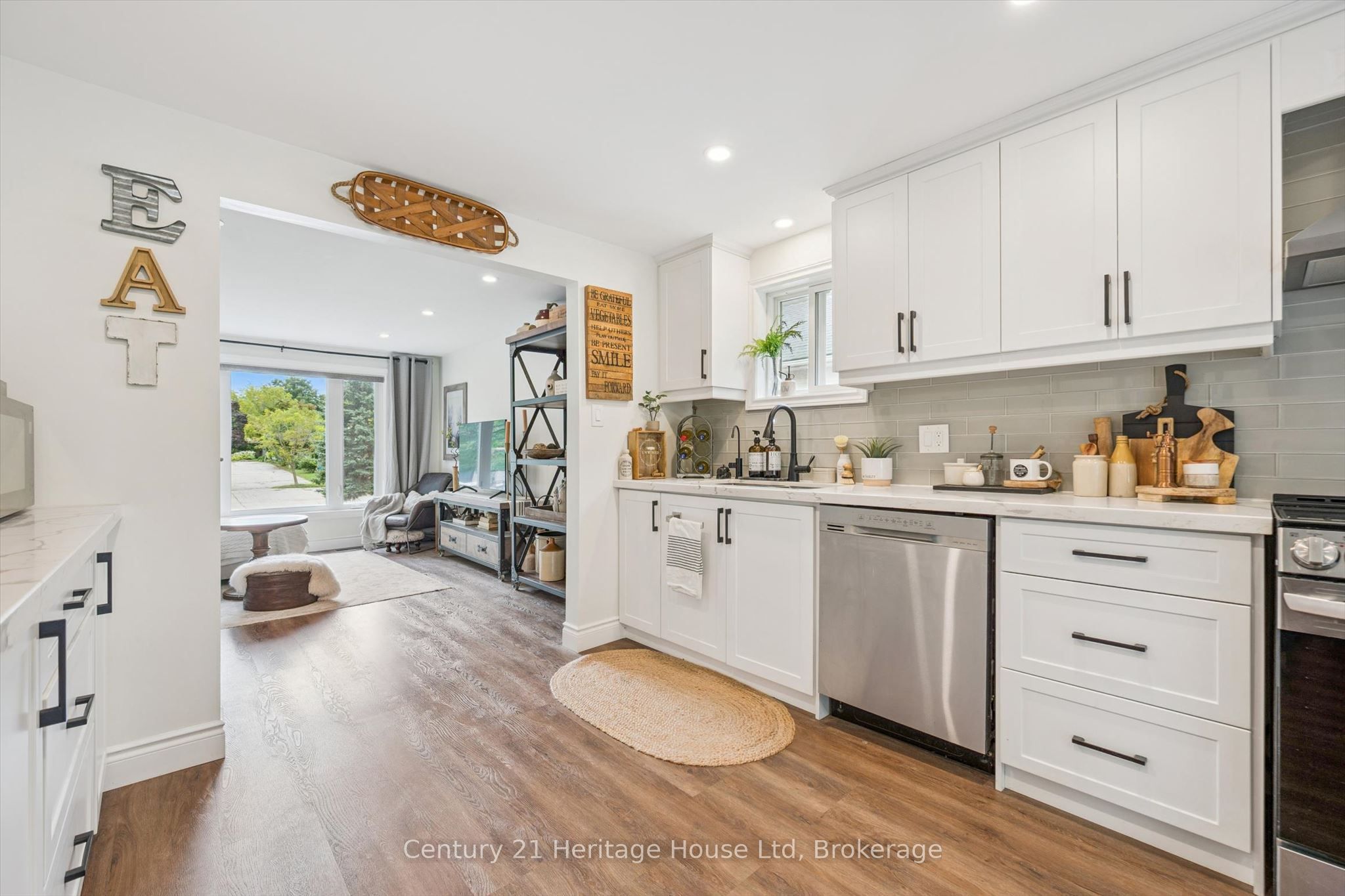 635 Hillview Road Property Photo 8