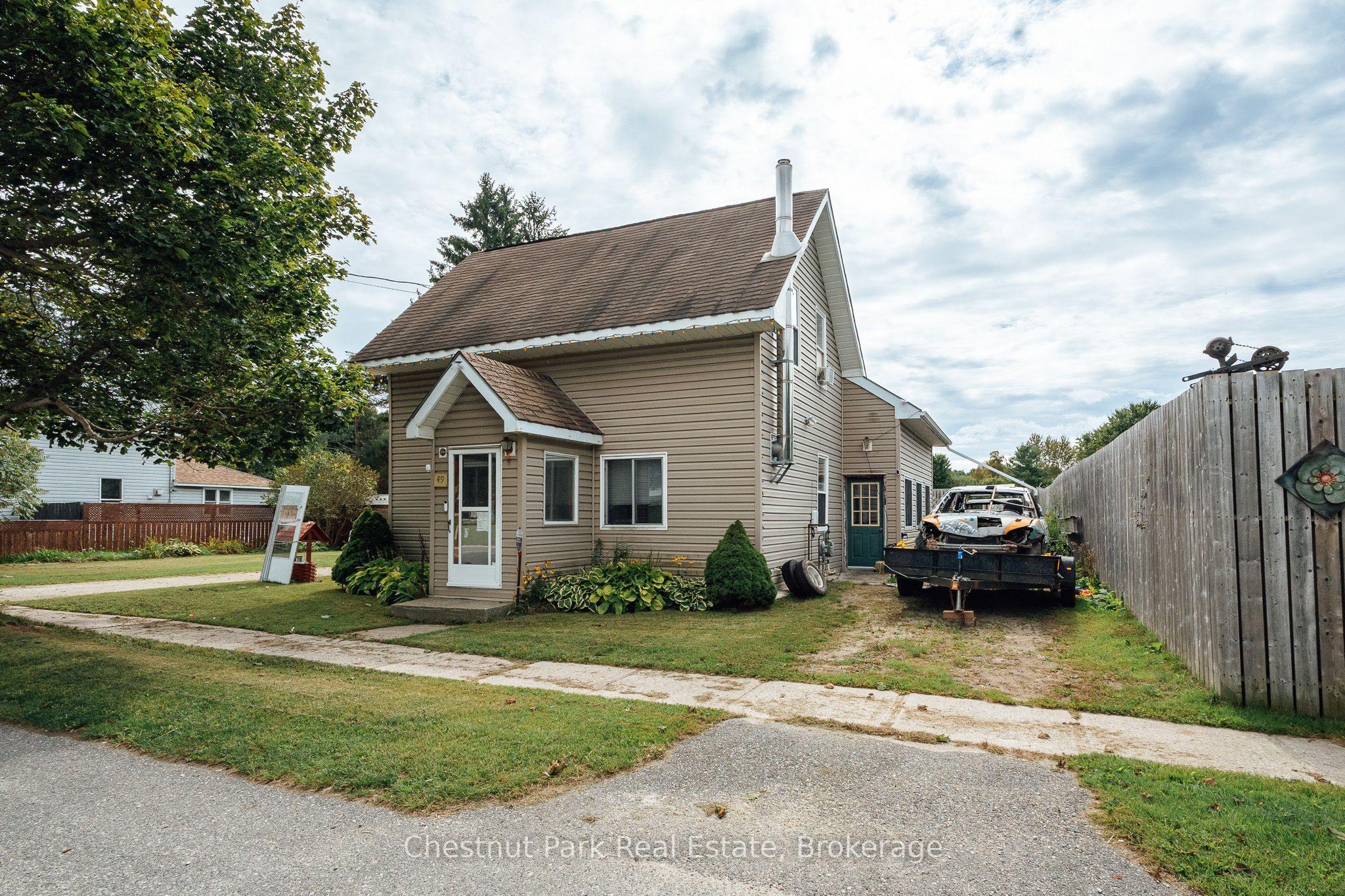 49 Queen Street E Property Photo 1