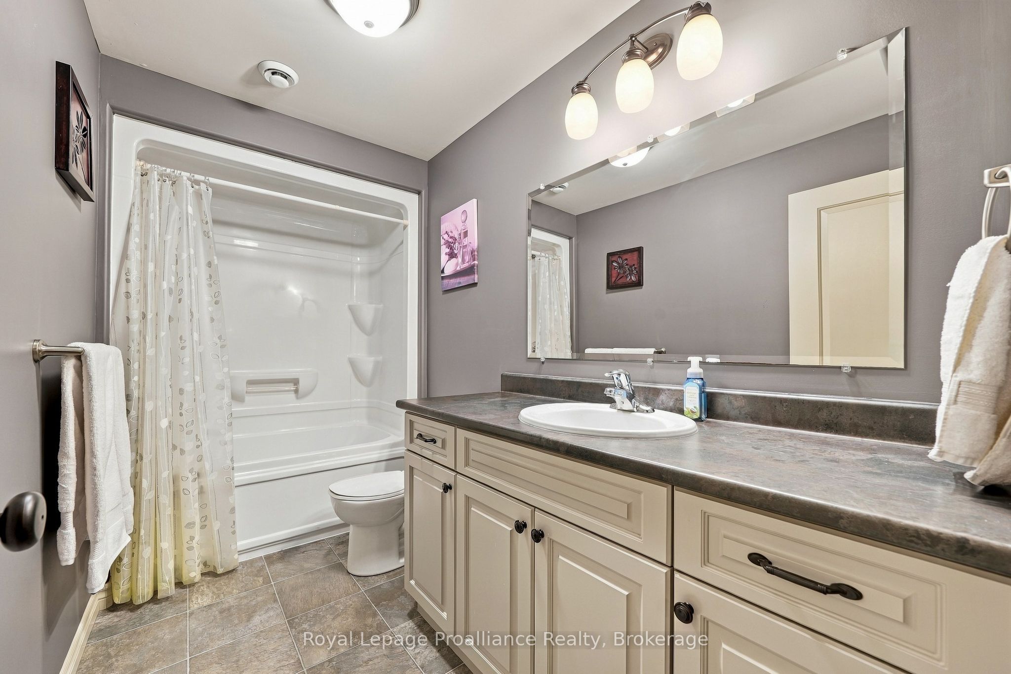 273 Avondale Road Property Photo 33
