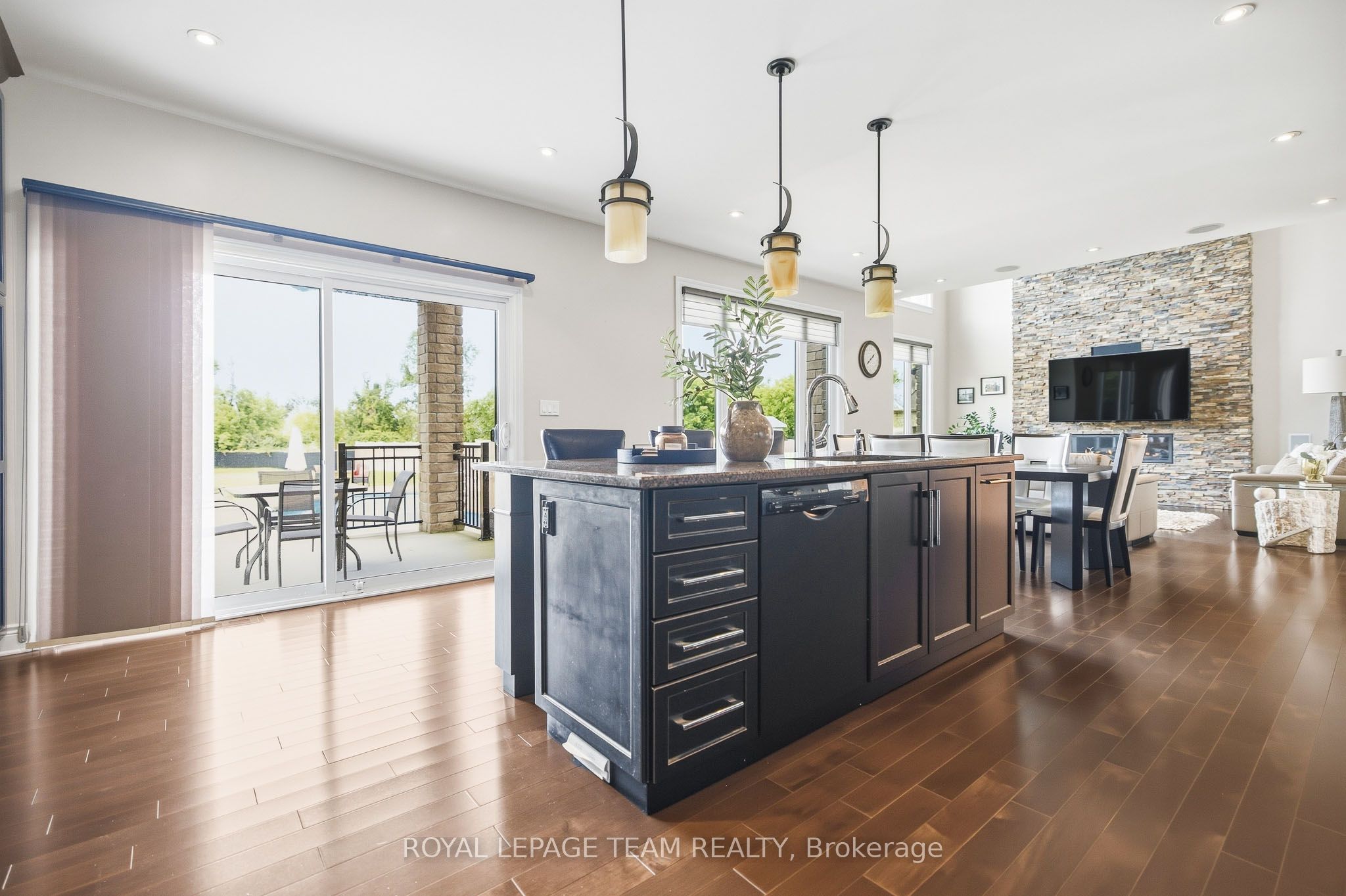1419 Balmoral Drive Property Photo 10
