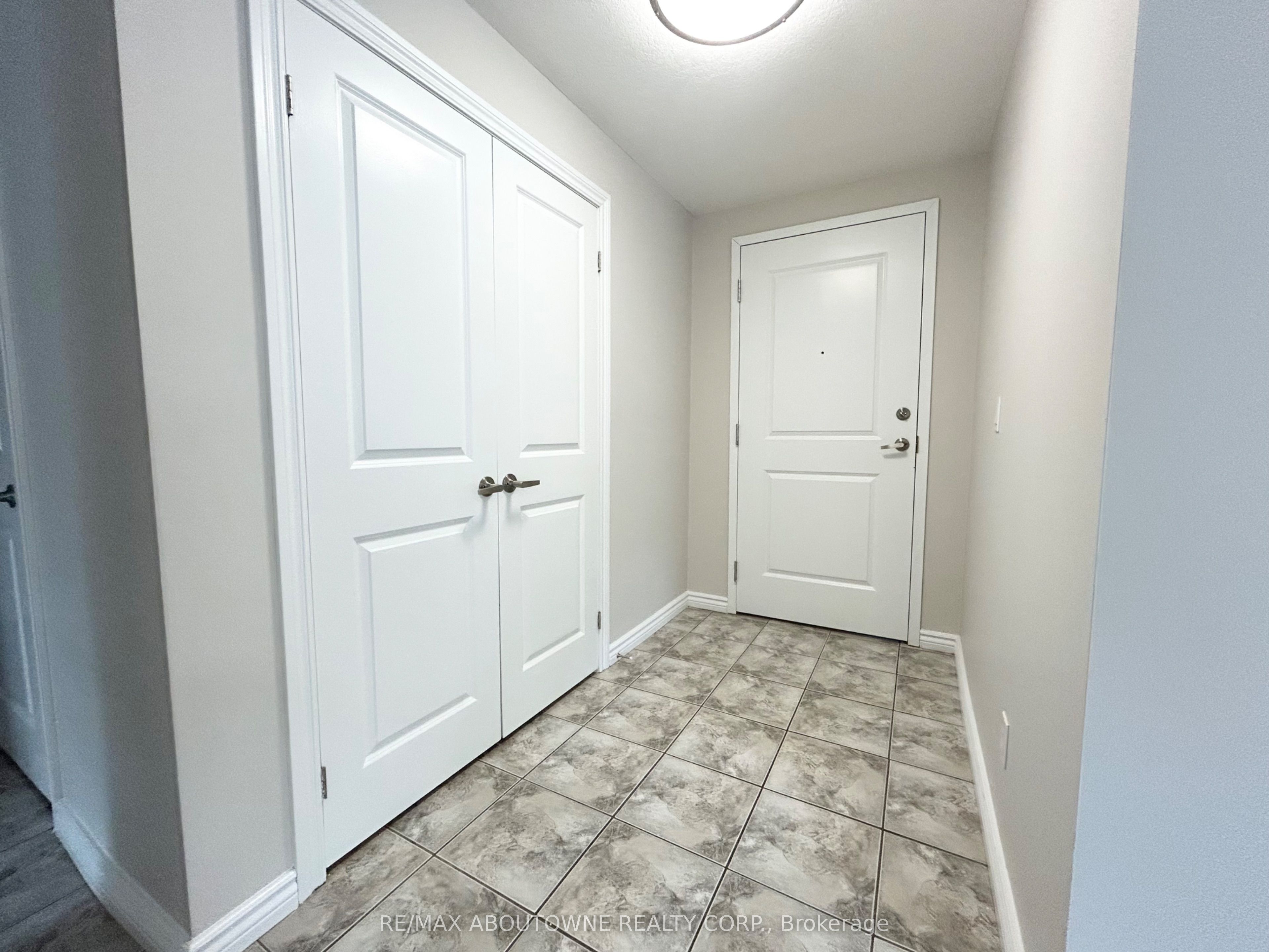 7 Rittenhouse Road 102 Property Photo 2