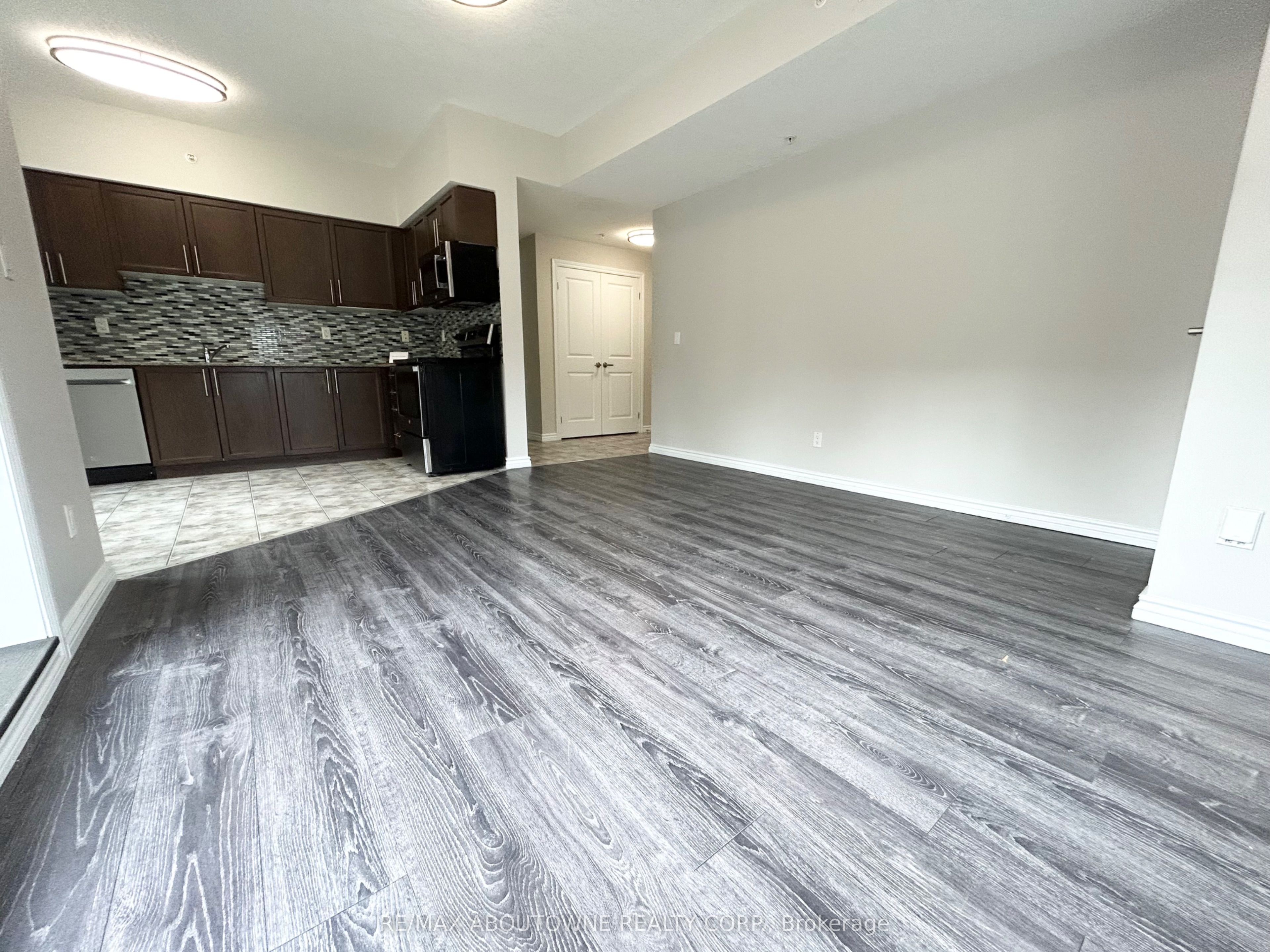 7 Rittenhouse Road 102 Property Photo 3