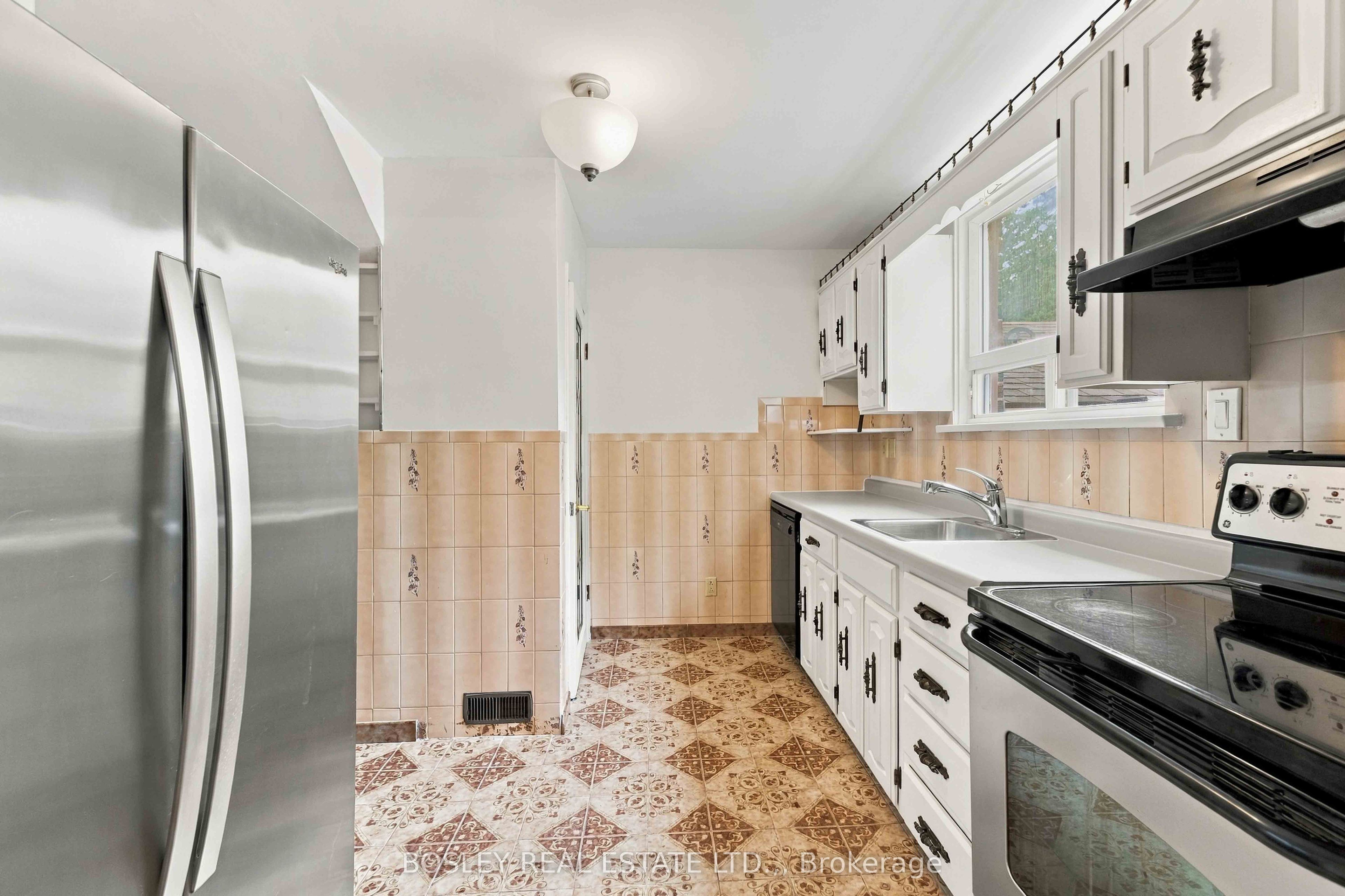 5663 Morse Avenue Property Photo 8