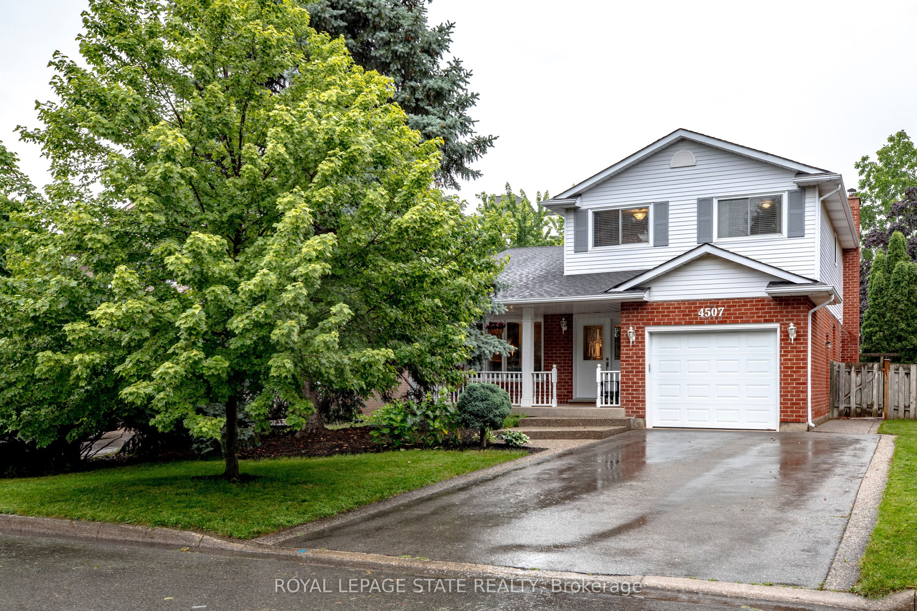 4507 Ivy Gardens Crescent Property Photo 2
