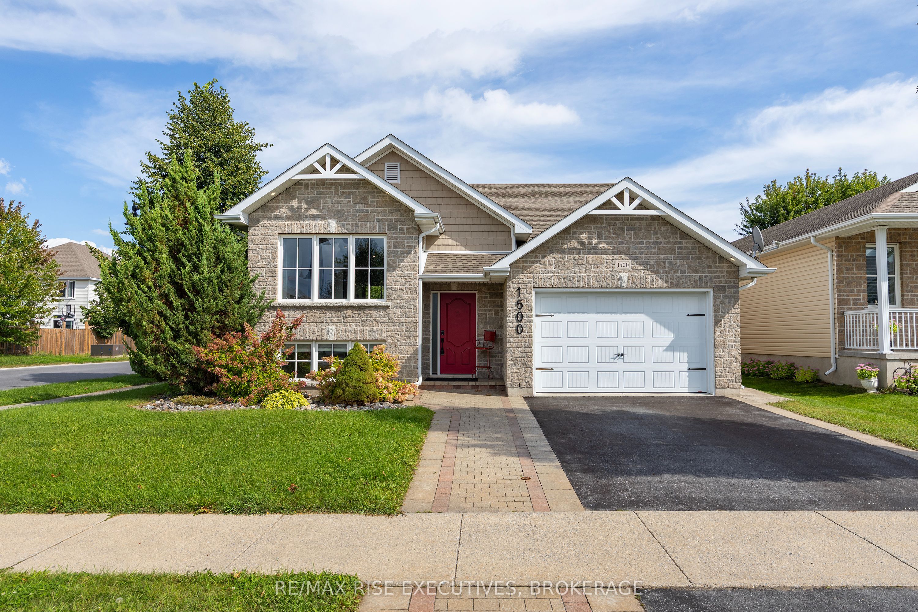 1500 Crimson Crescent Property Photo 1