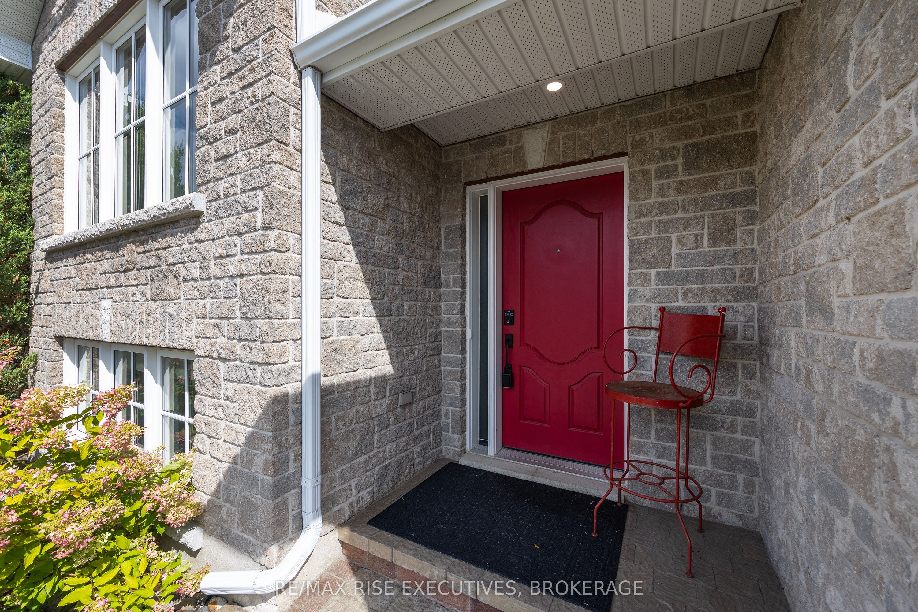 1500 Crimson Crescent Property Photo 3