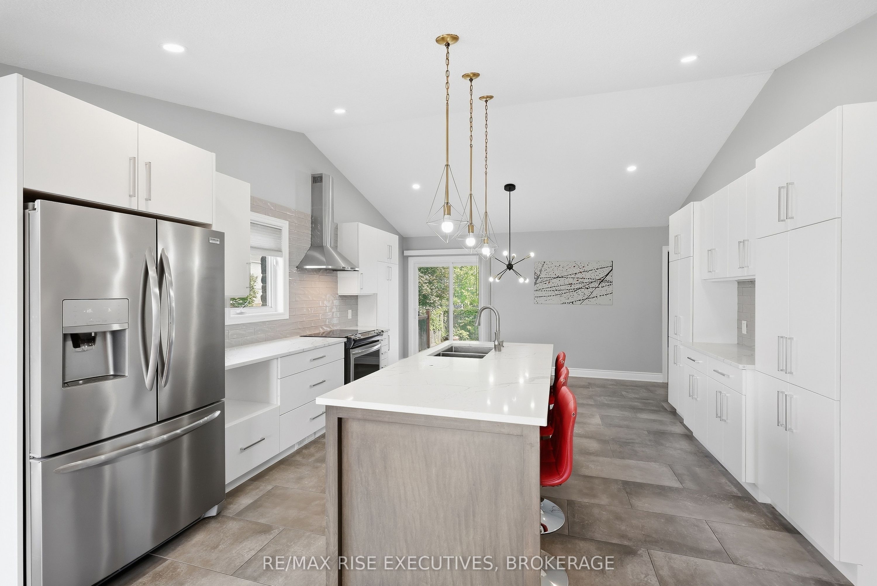 1500 Crimson Crescent Property Photo 9
