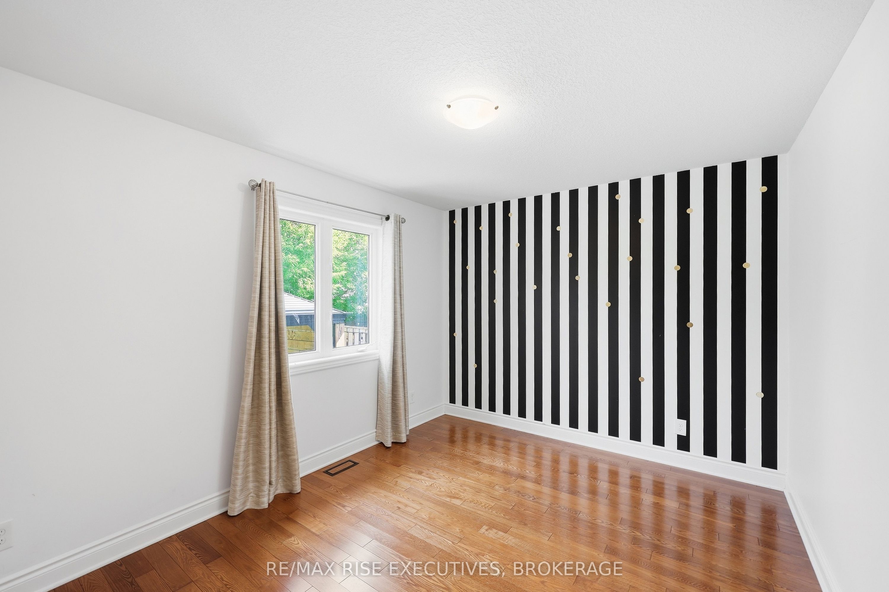 1500 Crimson Crescent Property Photo 21