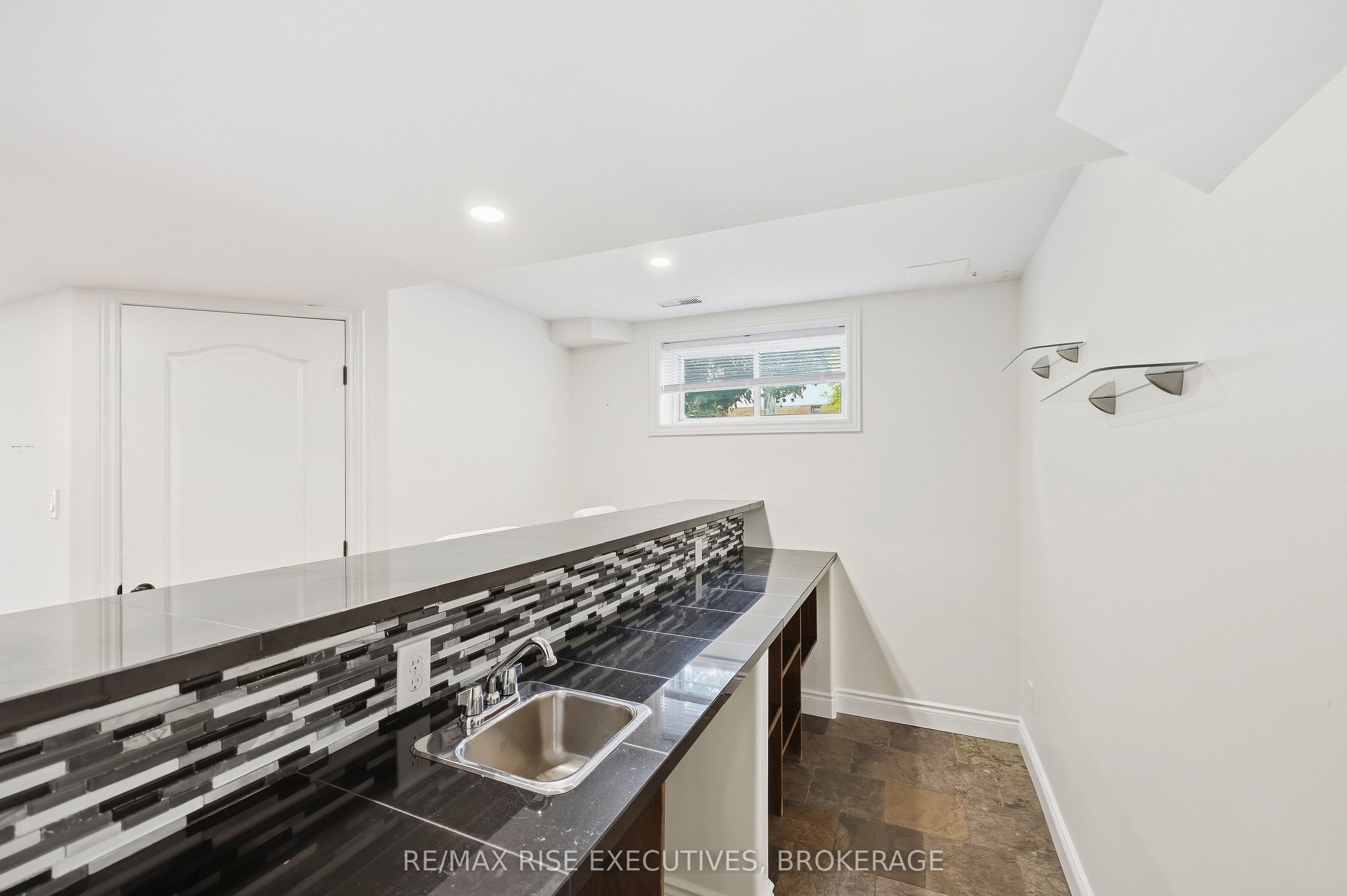 1500 Crimson Crescent Property Photo 29