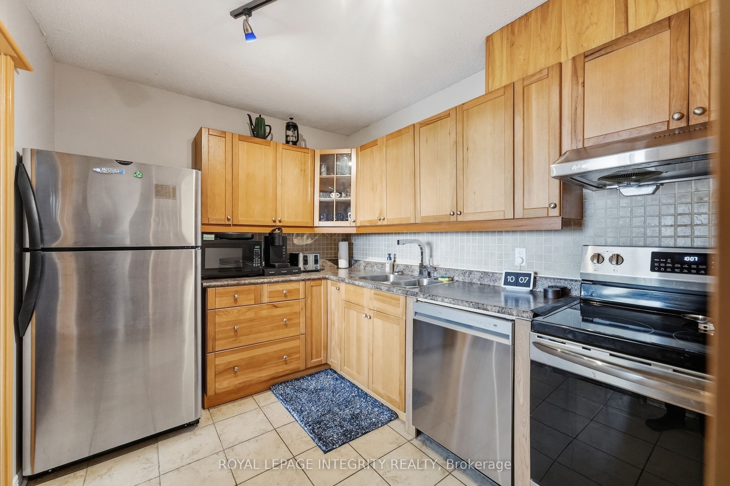 900 Dynes Road 806 Property Photo 13