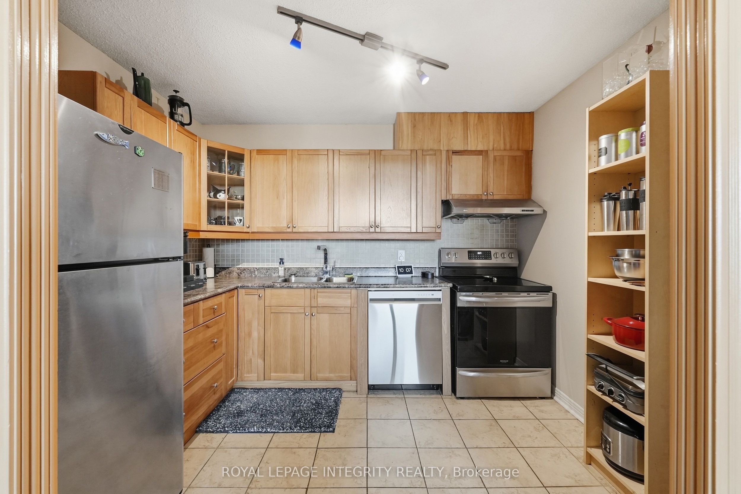 900 Dynes Road 806 Property Photo 14