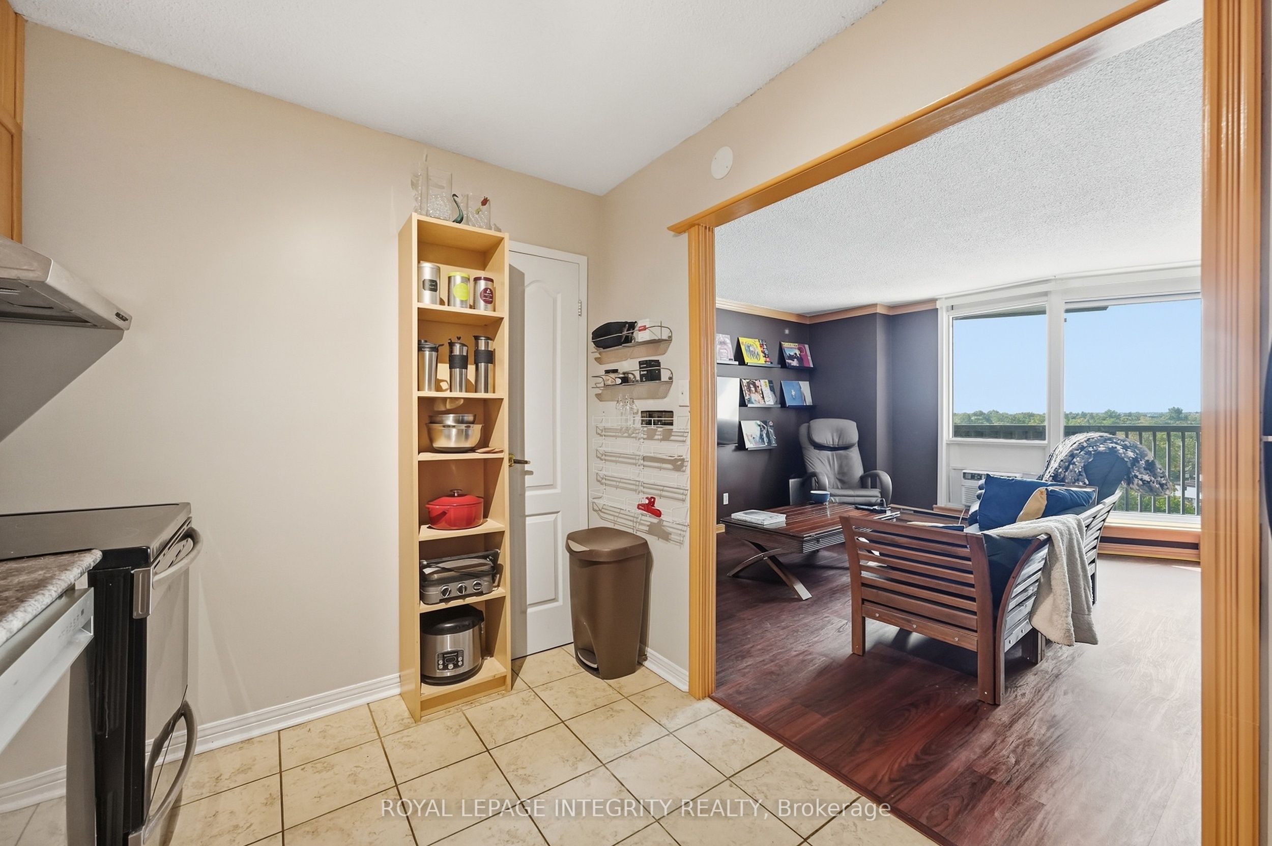 900 Dynes Road 806 Property Photo 15