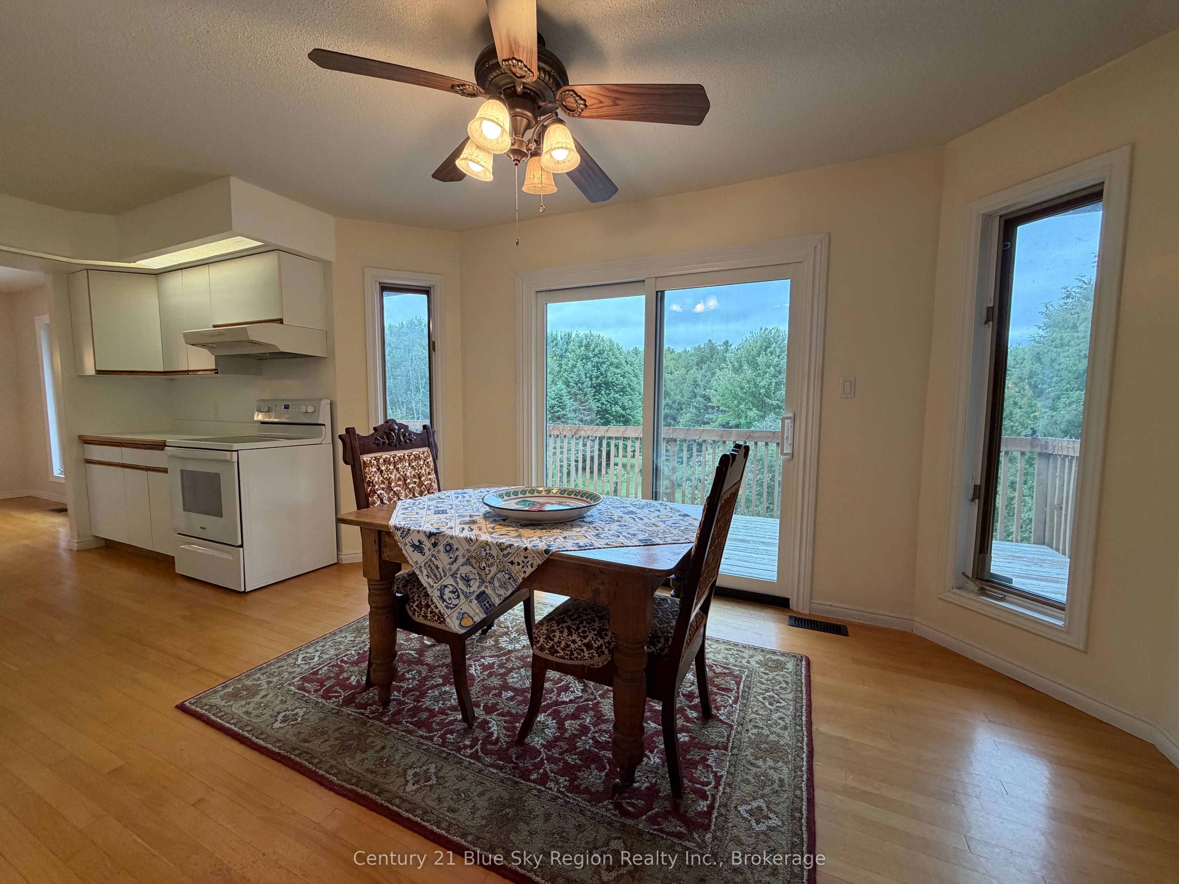 8 Found Court Property Photo 14