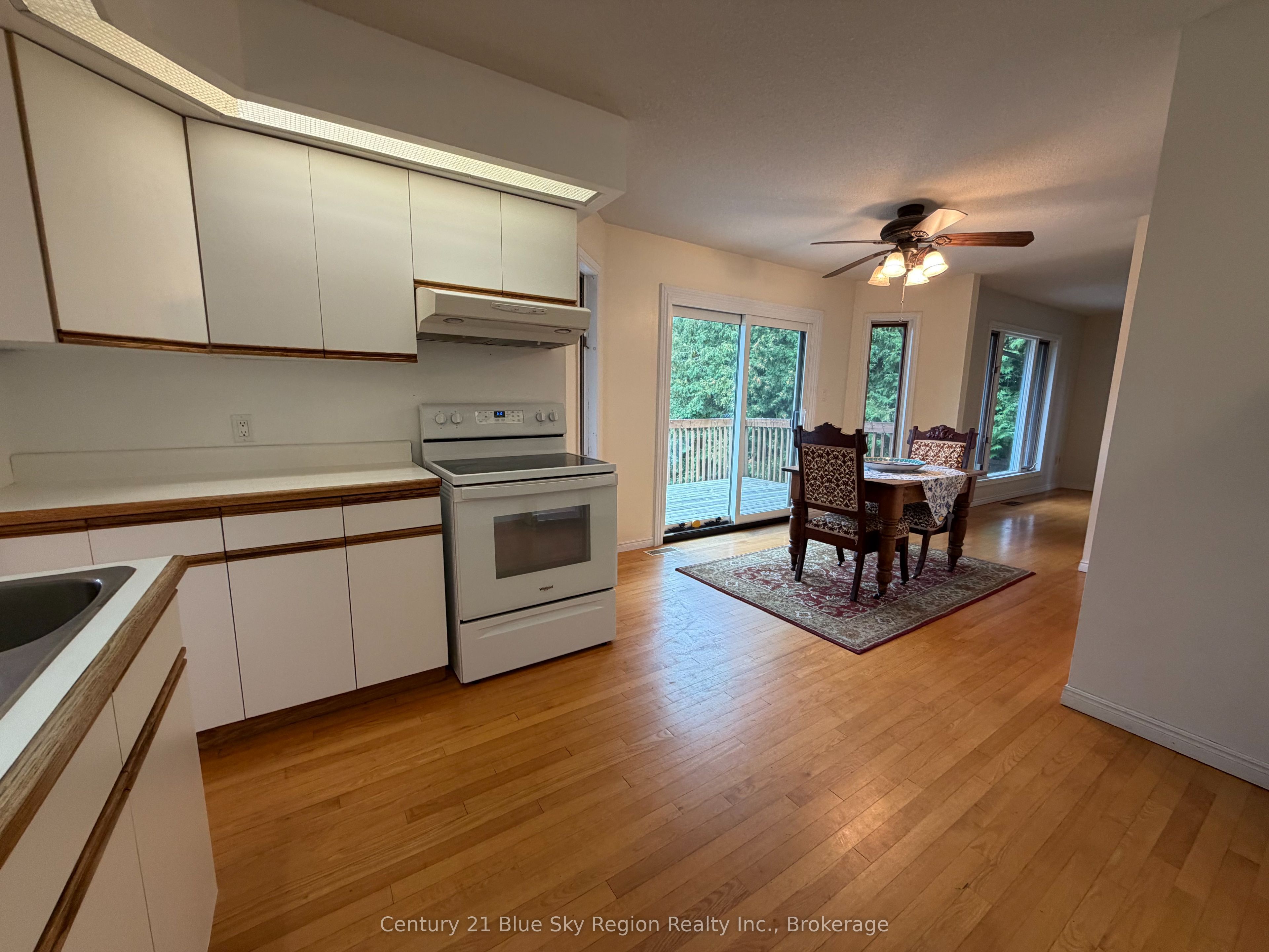 8 Found Court Property Photo 15