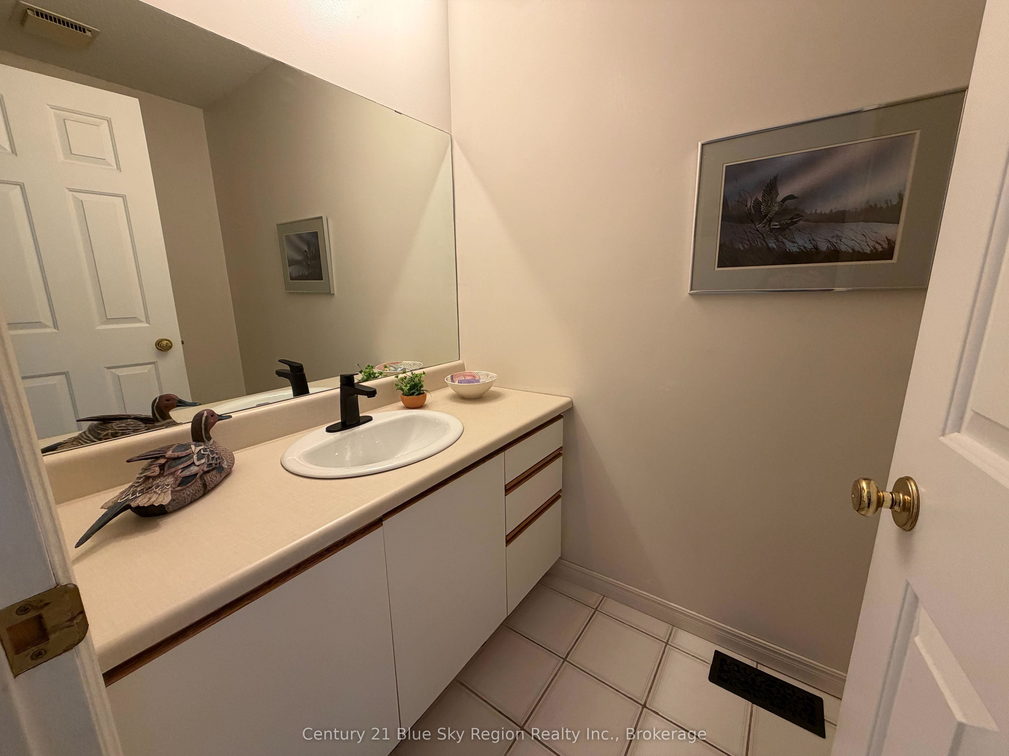 8 Found Court Property Photo 21
