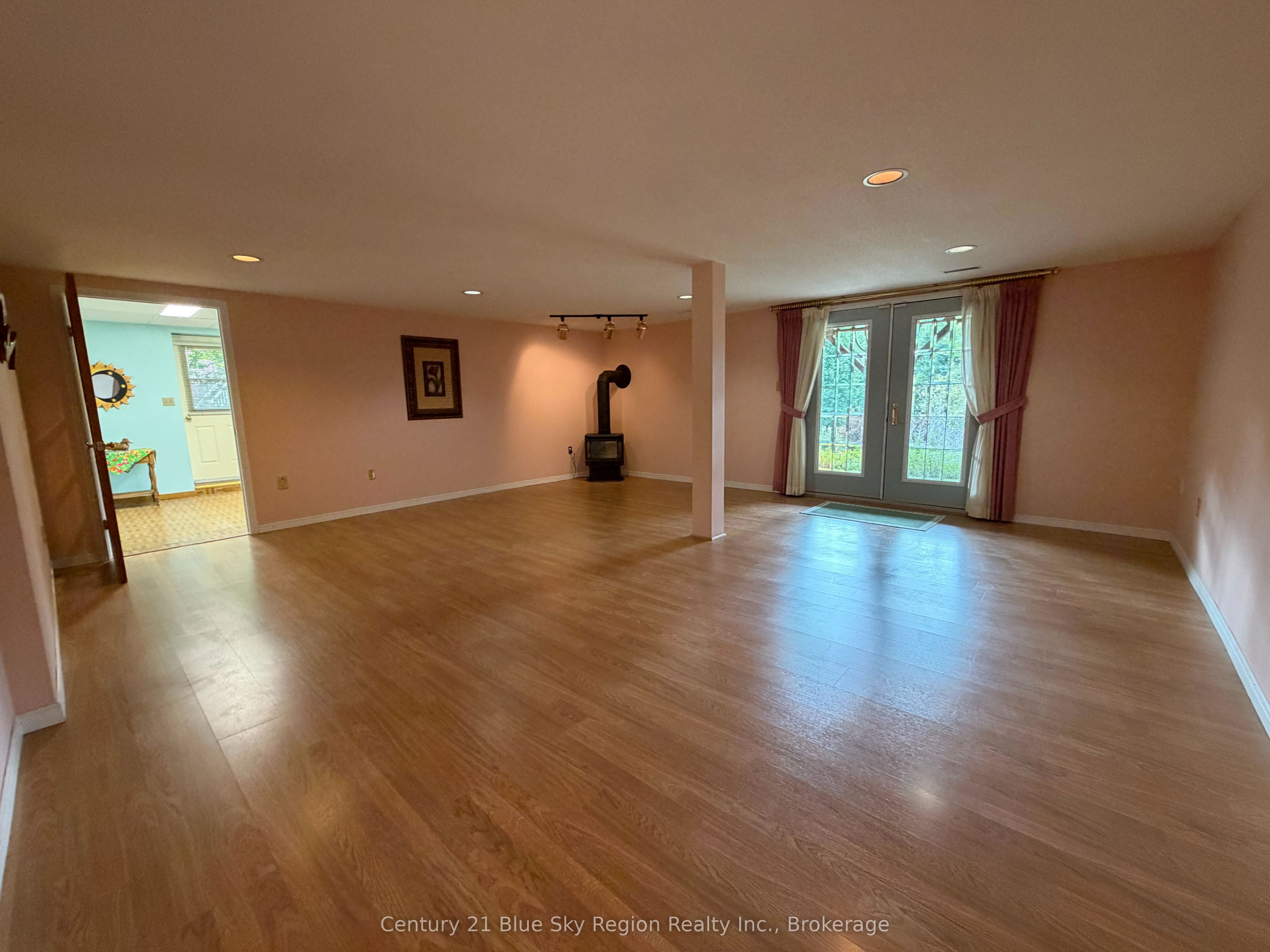 8 Found Court Property Photo 32