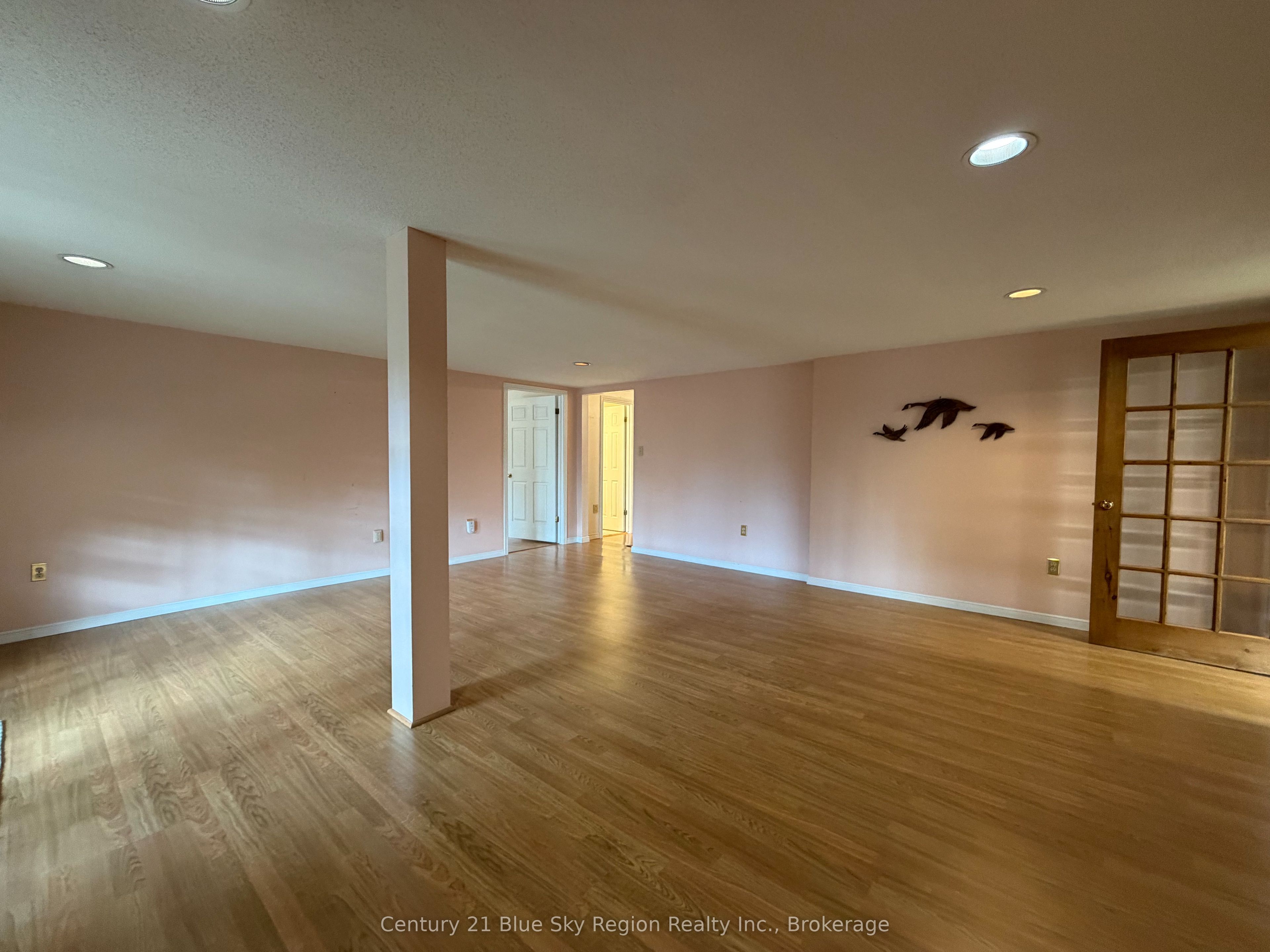 8 Found Court Property Photo 33
