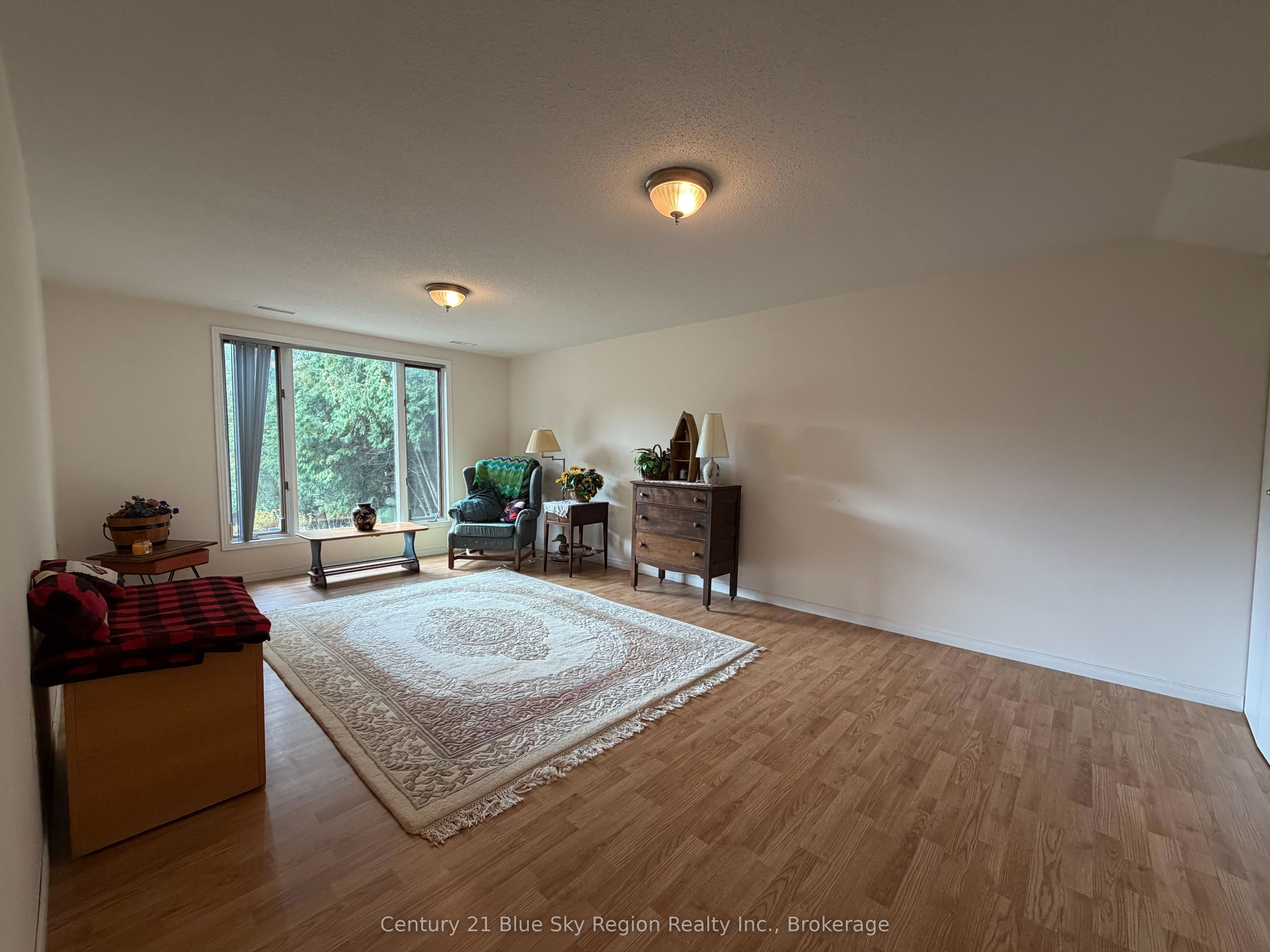 8 Found Court Property Photo 34