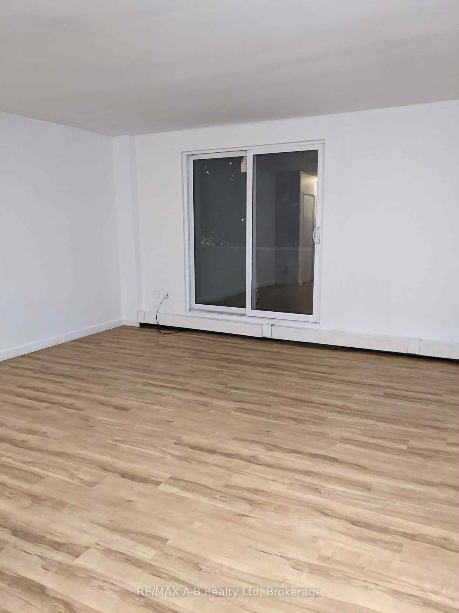 563 Mornington Avenue E 310 Property Photo 1